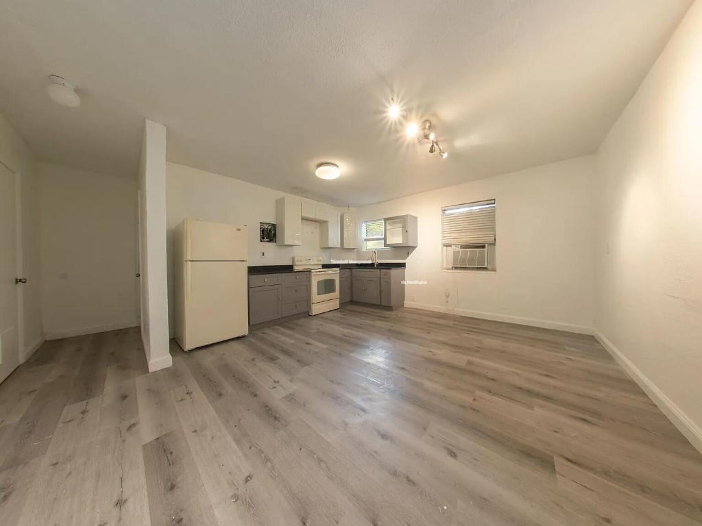 ROCKMOOR VILLA TRACK - Residential Income