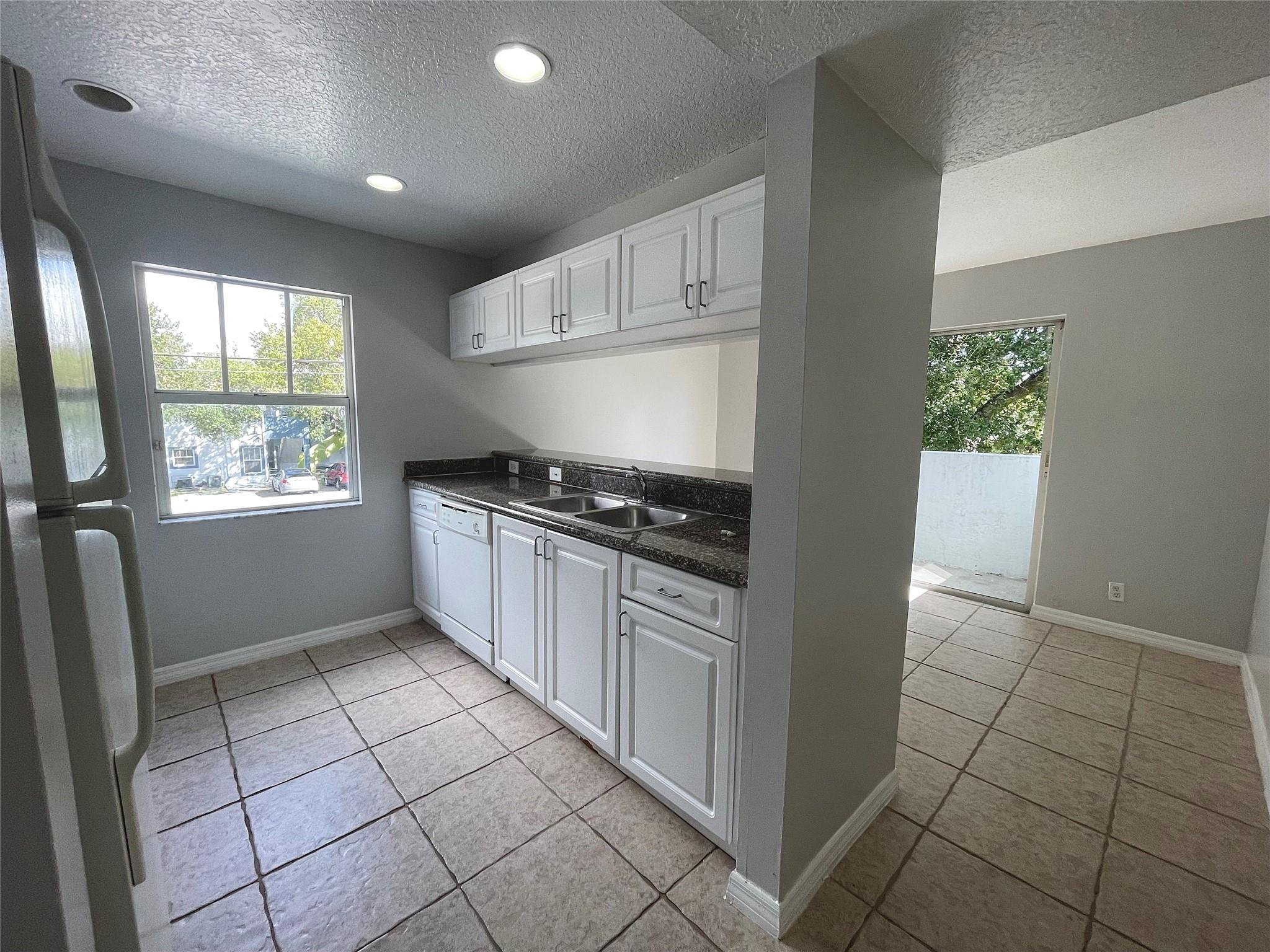 Waverly Place 2-19 D - Residential Lease