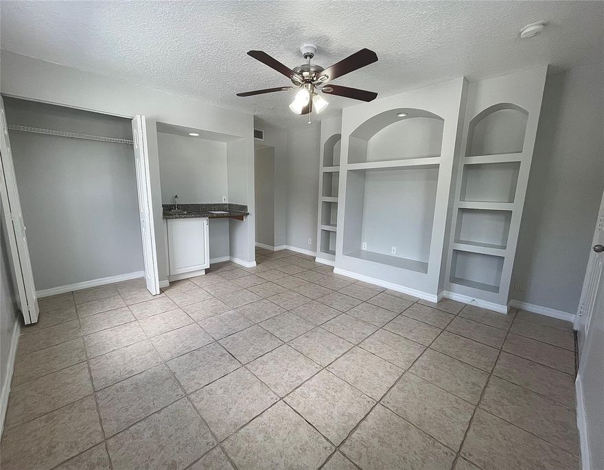 Welcome home to this bright and modern 2-bedroom, 1-bath unit in the sought-after Sailboat Bend neighborhood. Enjoy stylish granite countertops, in-unit washer & dryer, and water included in your rent! You’ll love being just minutes from Downtown Fort Lauderdale, Las Olas Blvd, restaurants, and shops — all while living in a quiet, central location. Quick and easy application process with fast approval!
