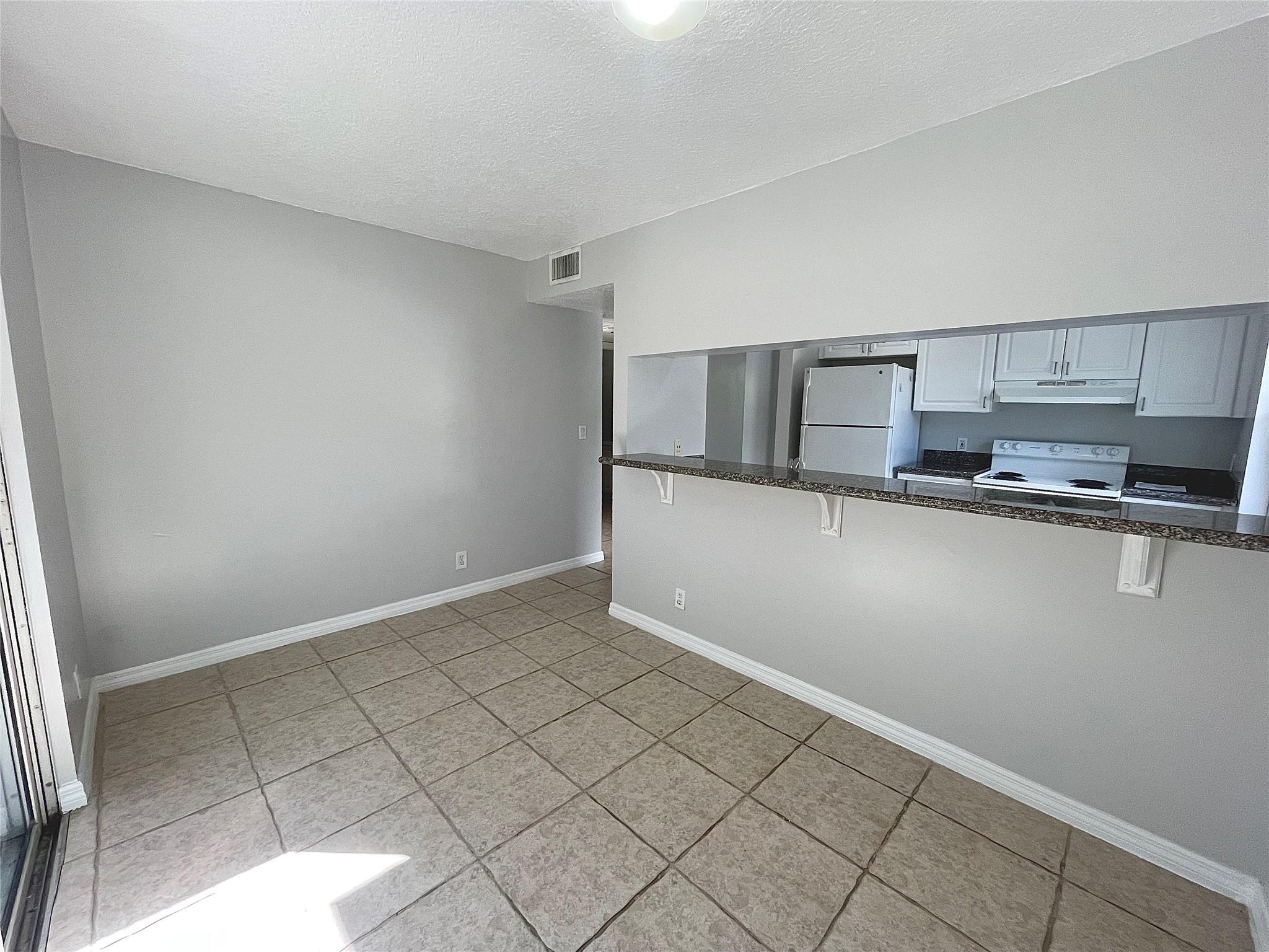 Waverly Place 2-19 D - Residential Lease