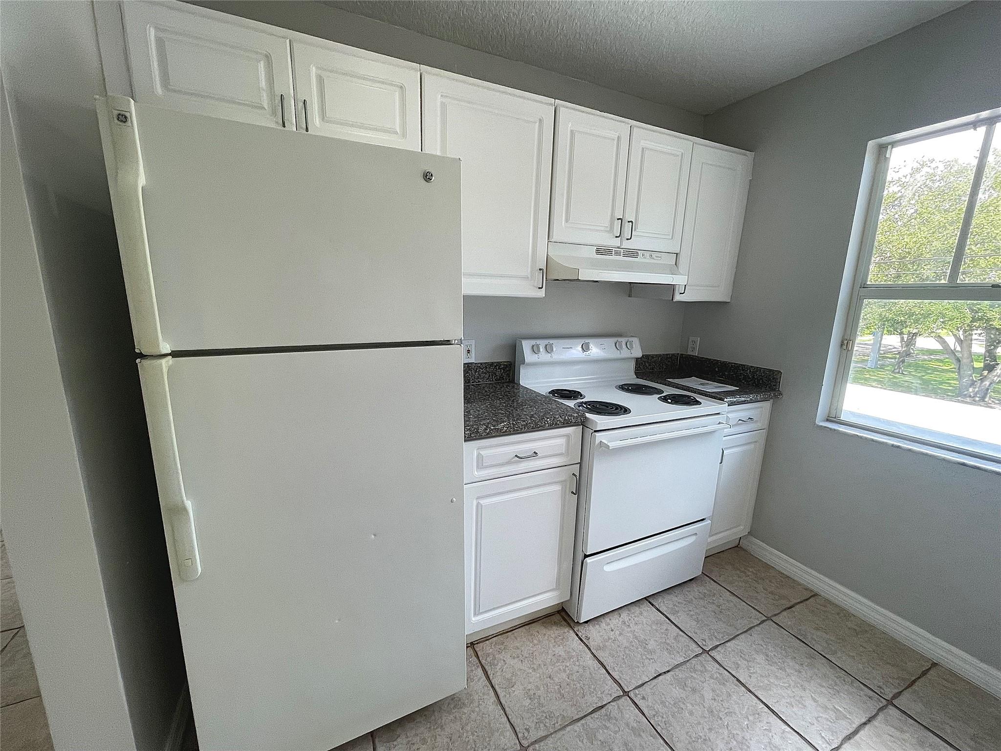 Waverly Place 2-19 D - Residential Lease