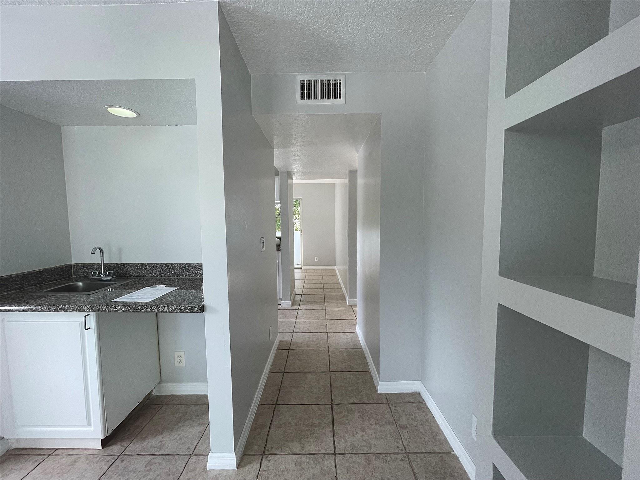 Waverly Place 2-19 D - Residential Lease