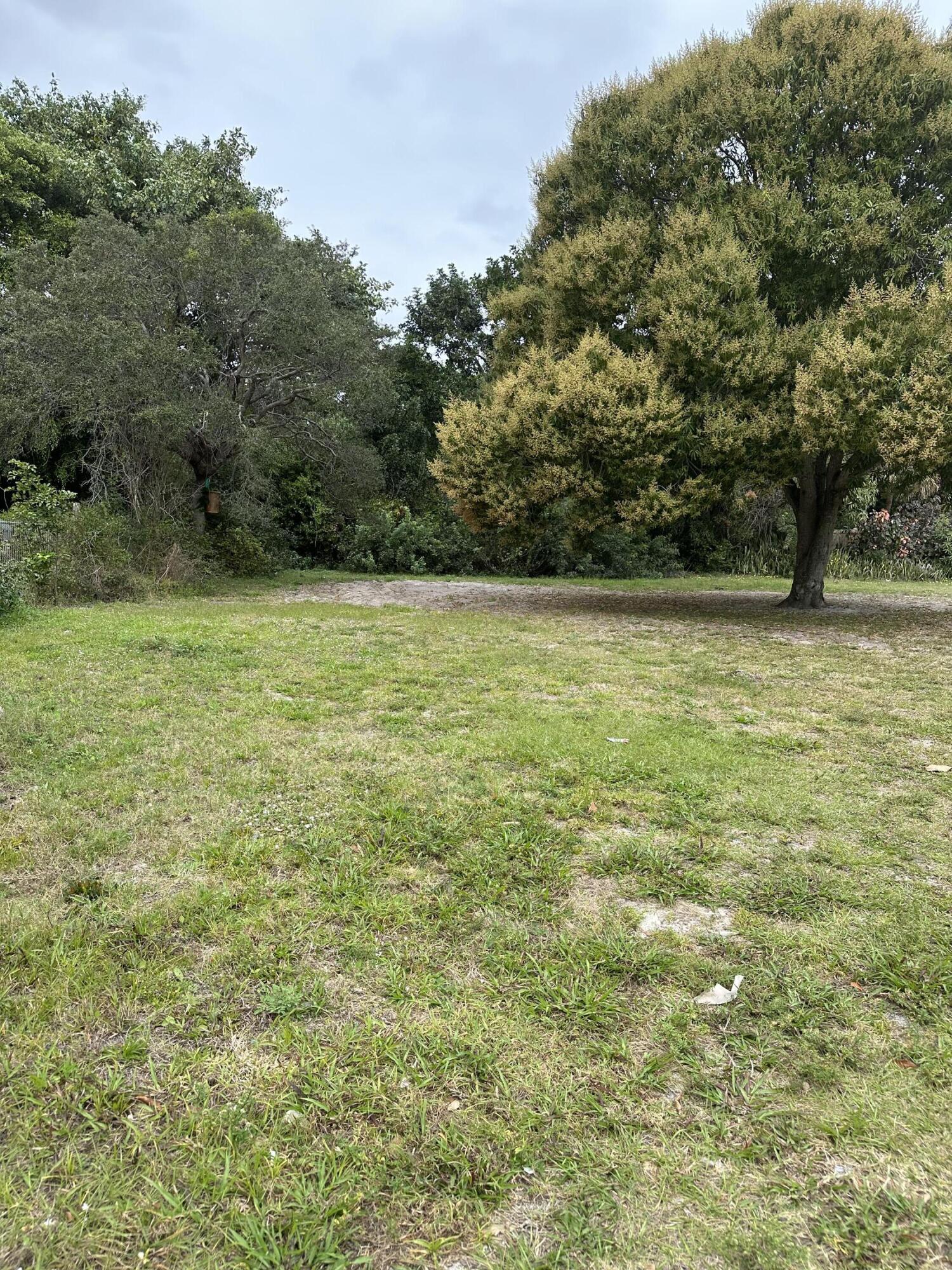 Cleared lot in the up and coming CRA development area of Hobe Sound. Don't miss out on this. Build your next project or personal home. Just minutes to Jimmy Graham boat ramp. You can bike ride to the beach and in walking distance to the new Martin's Landing Plaza featuring fine dining at The Grille. Or, perhaps take a walk to downtown Hobe Sound and experience the great restaurants and shopping along Old Dixie and Bridge Road. Also, the new Publix grocery is just minutes away!