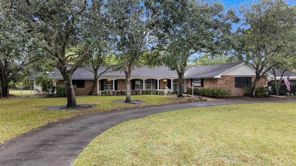 Photo of 8267 Nashua Drive, Palm Beach Gardens, FL 33418 (MLS # R10854685)