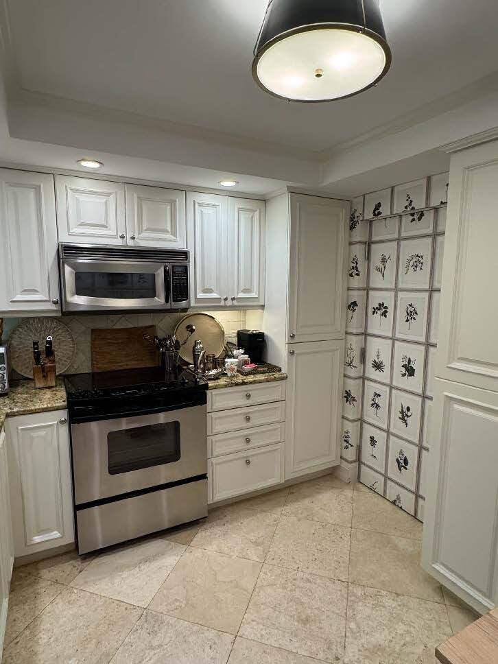 ELIOT HOUSE CONDO - Residential