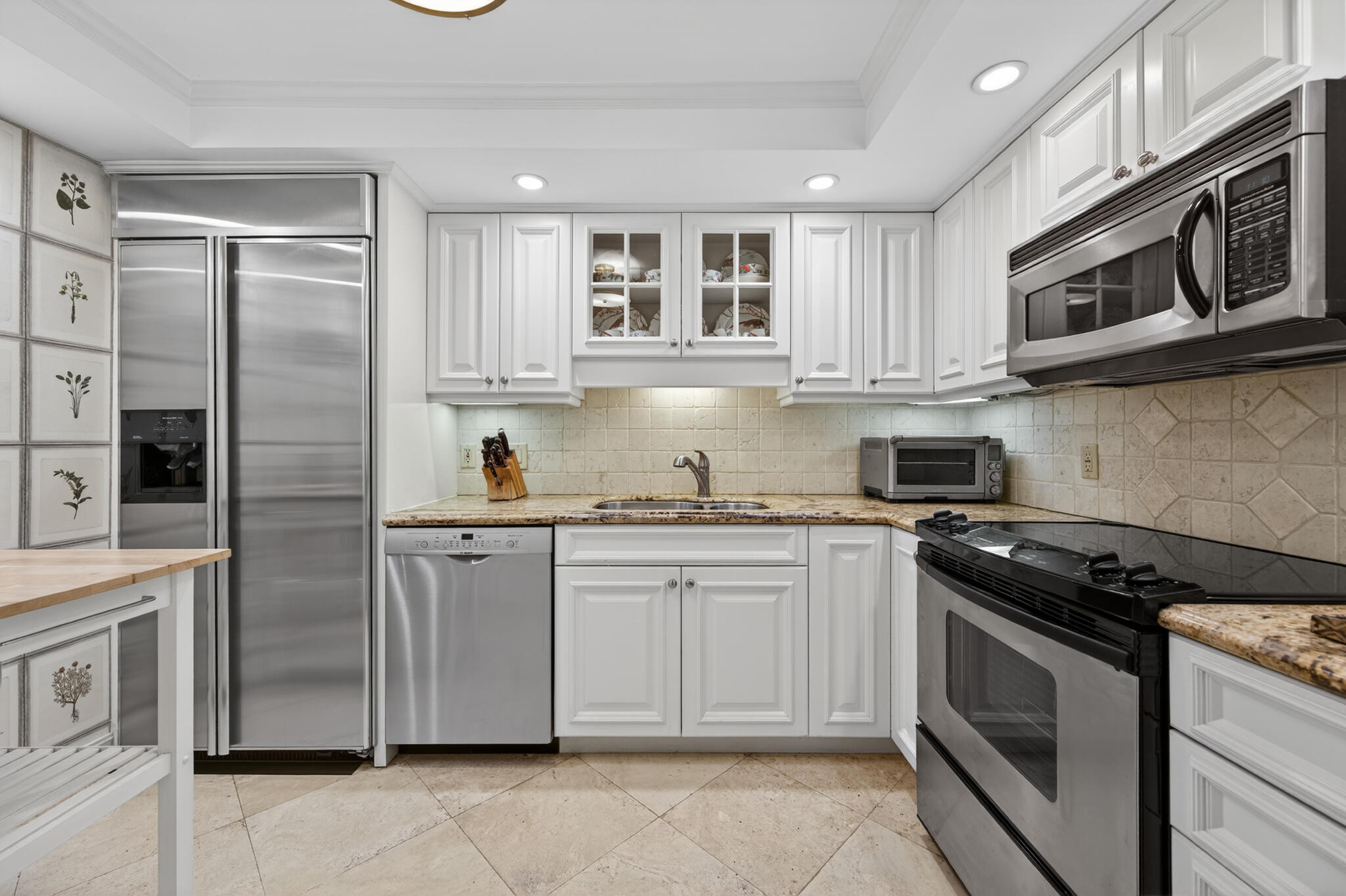 ELIOT HOUSE CONDO - Residential