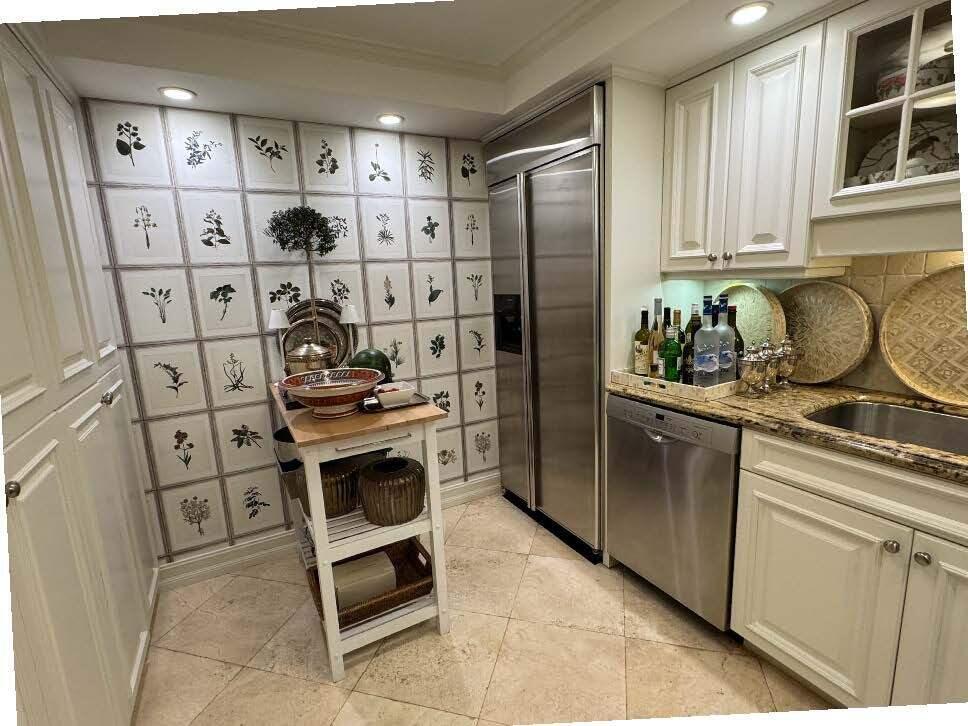 ELIOT HOUSE CONDO - Residential