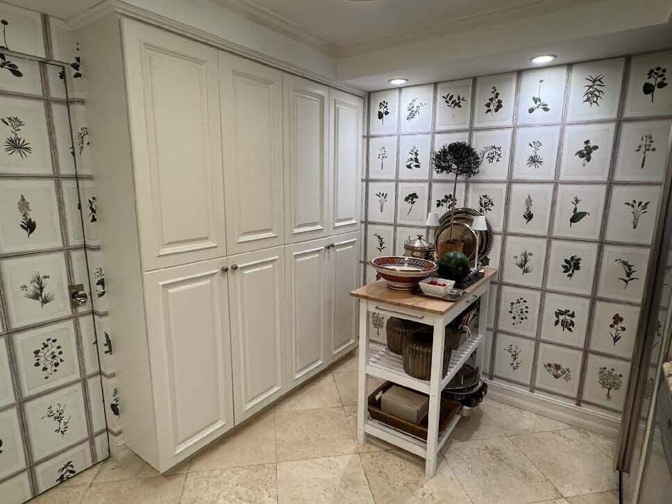 ELIOT HOUSE CONDO - Residential