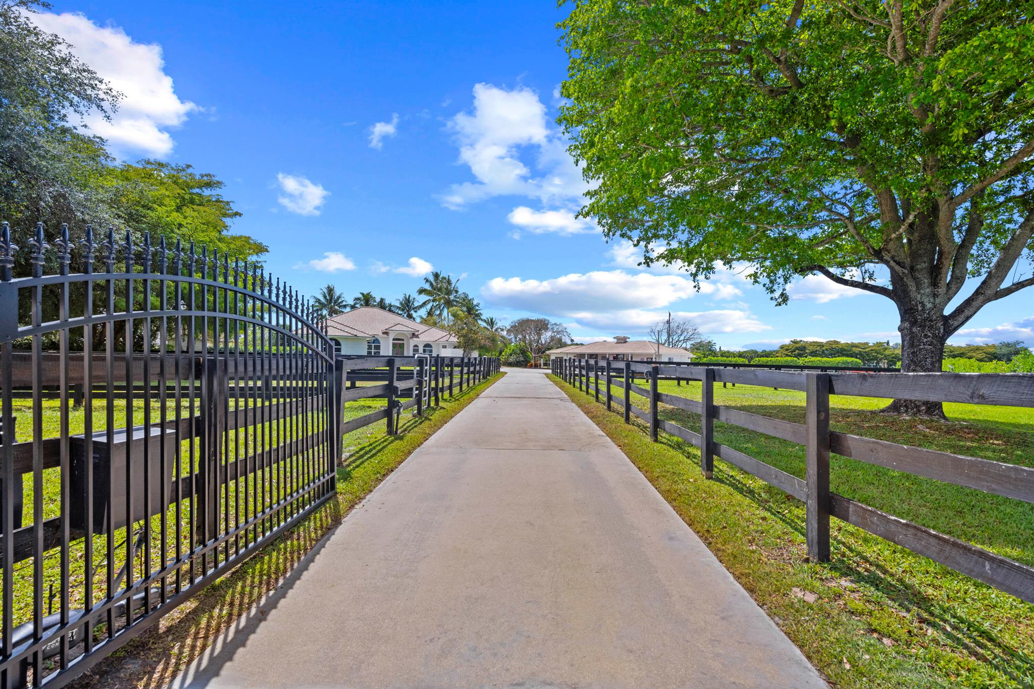 PADDOCK PARK 2 OF WELLINGTON - Residential Lease