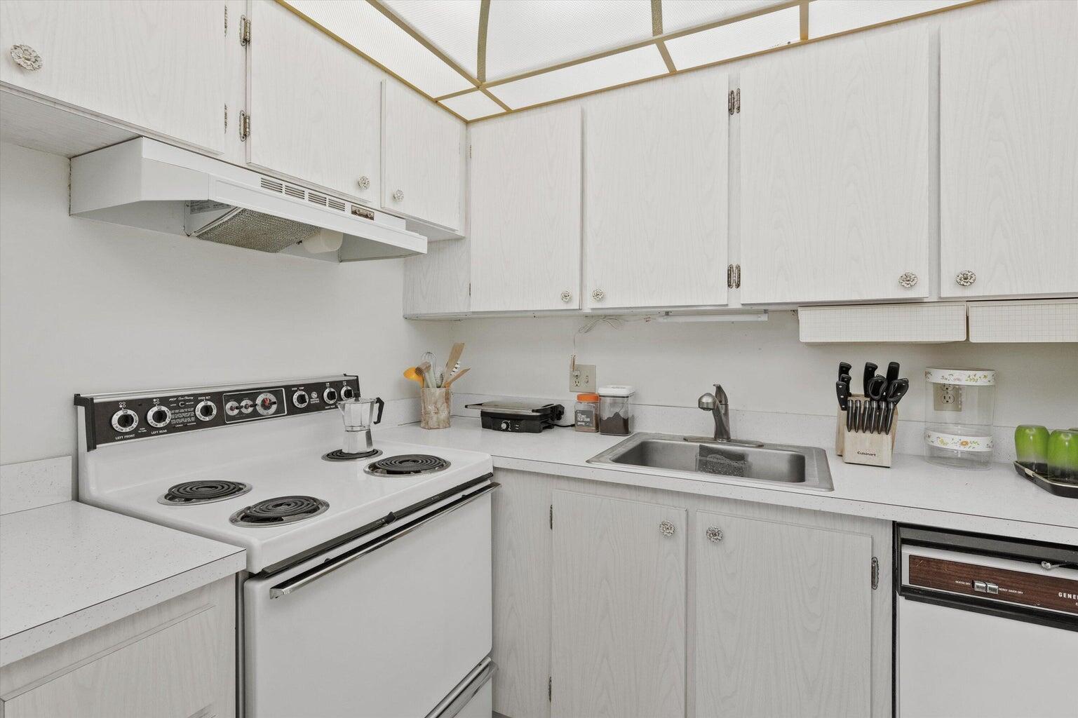 REGAL PALMS MAYFAIR CONDO - Residential