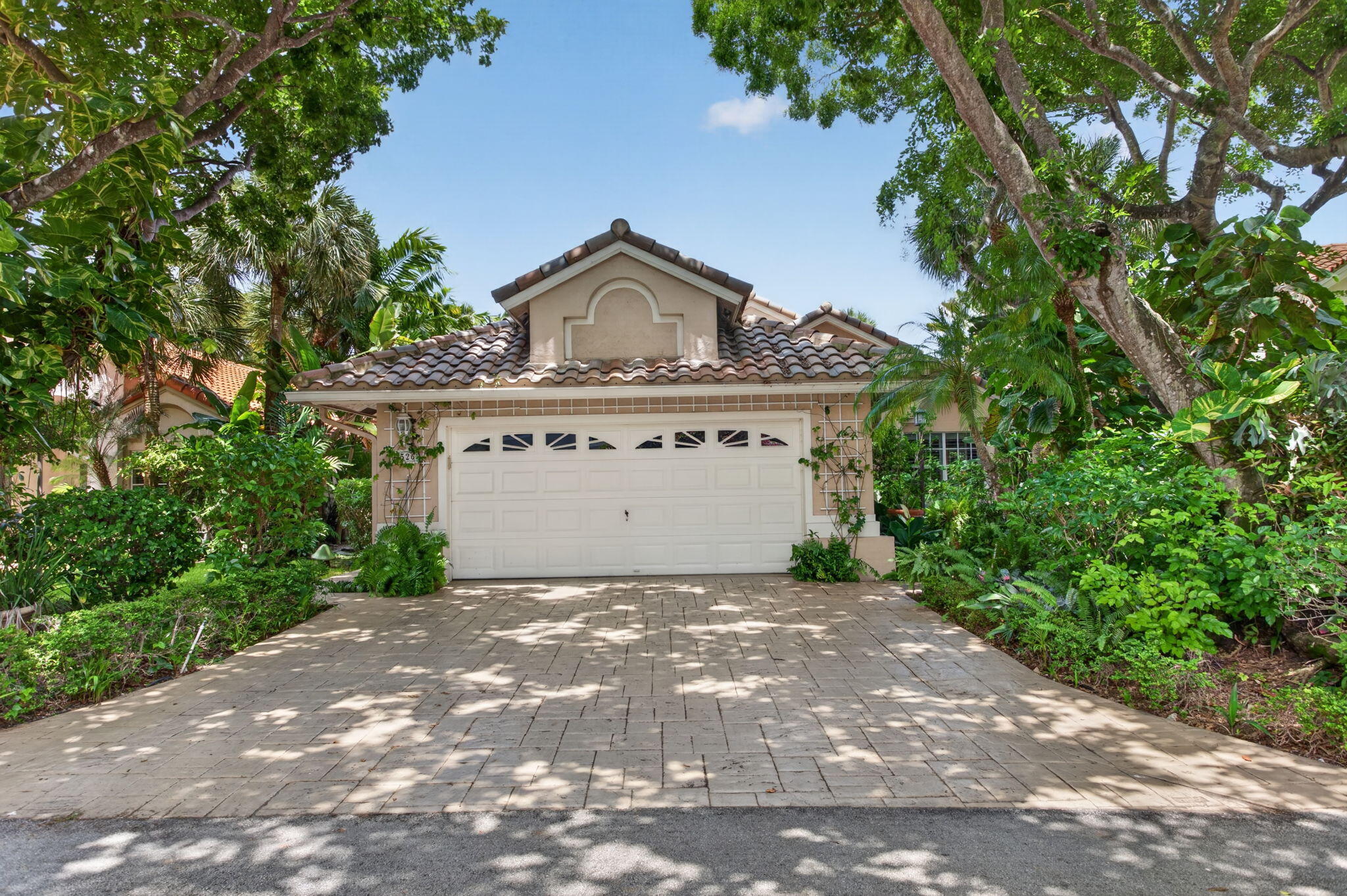 526 Misty Oaks Drive, Pompano Beach FL 33069