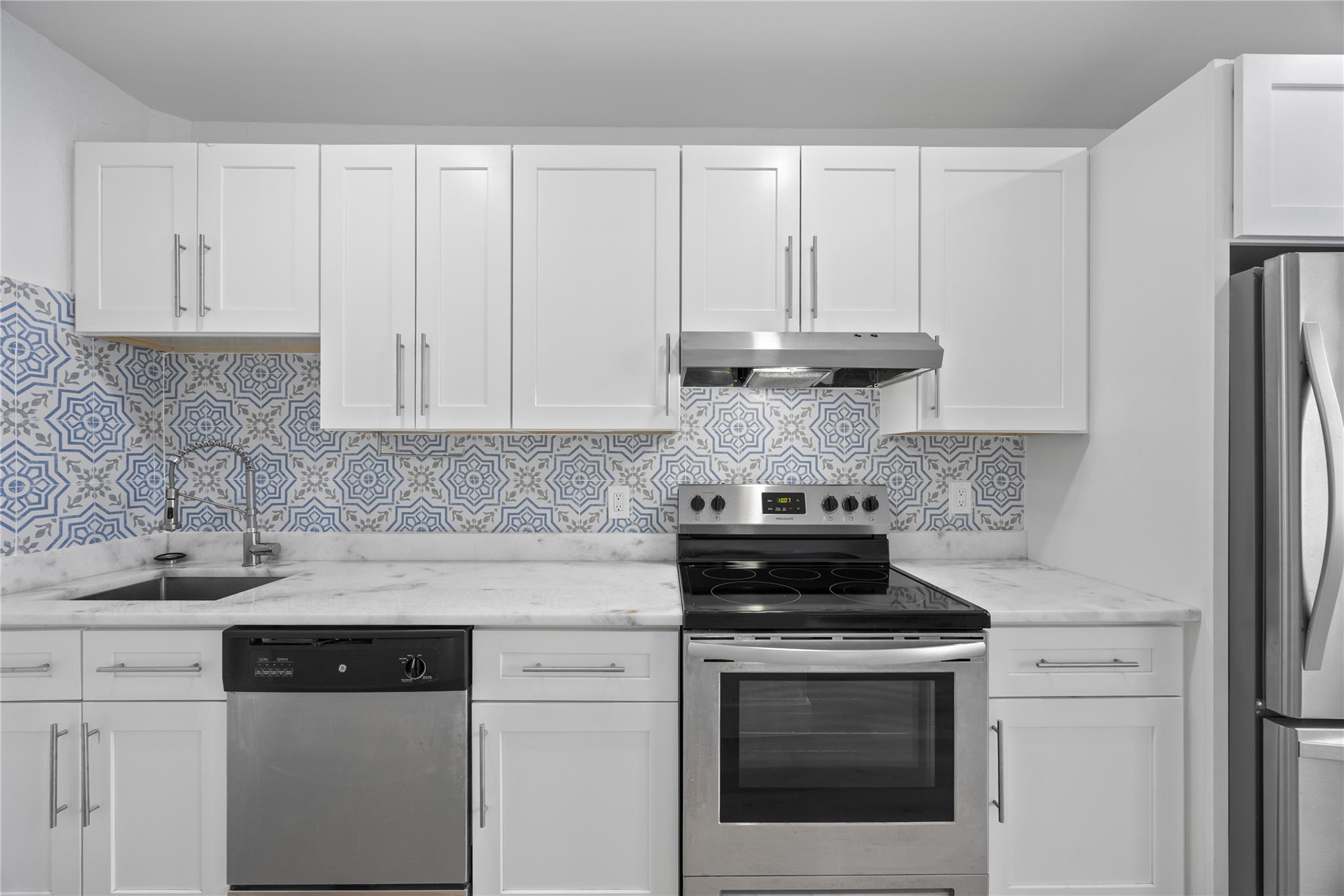 View photos, virtual tours, details... 412 SE 16th St 2