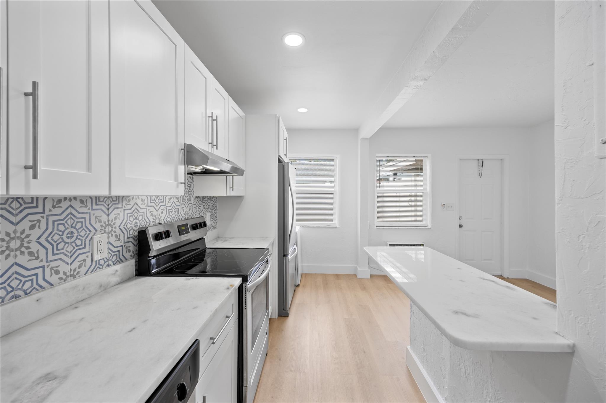 View photos, virtual tours, details... 412 SE 16th St 2