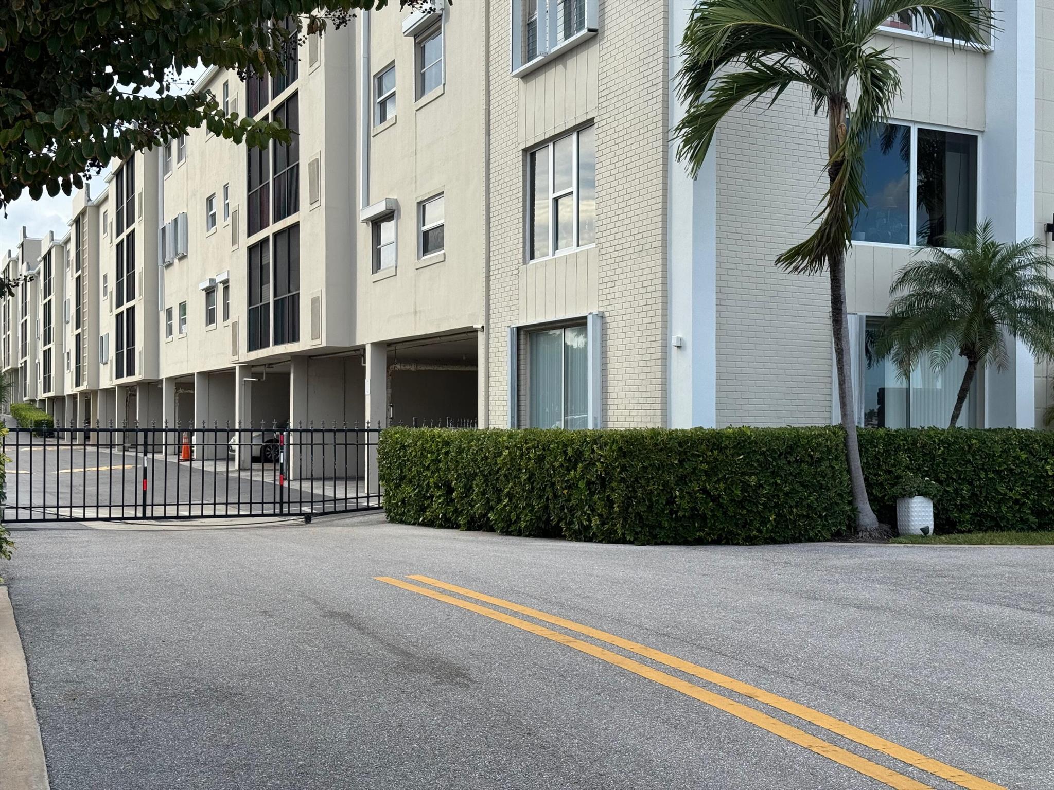 VIKING ARMS CONDO - Residential Lease