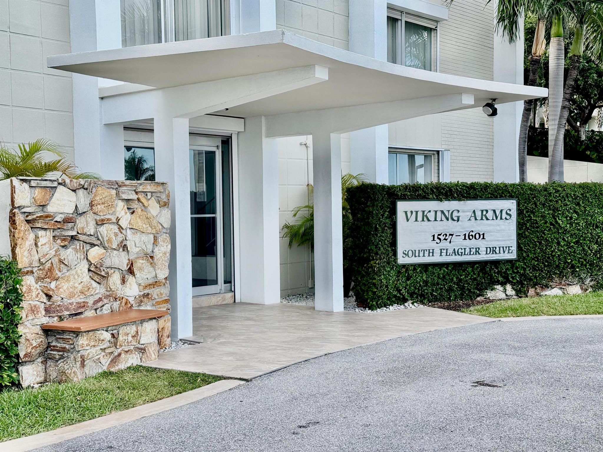 VIKING ARMS CONDO - Residential Lease