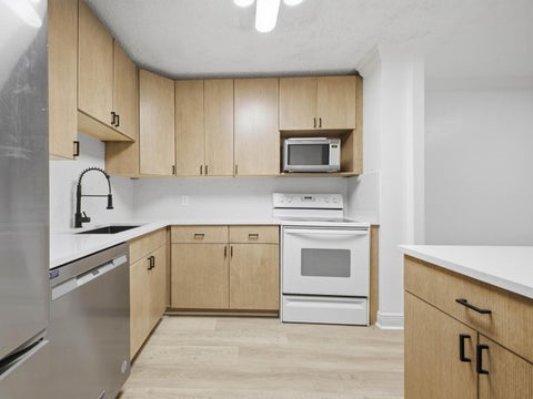 Tiny photo for 2101 S OCEAN DR #202, Hollywood, FL 33019 (MLS # B26087230)