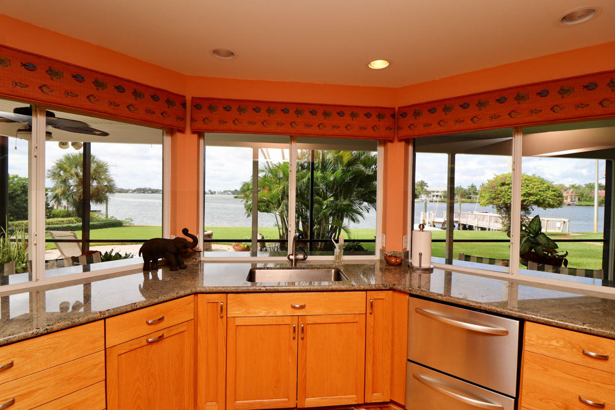 RIVERSIDE ON THE LOXAHATC - Residential