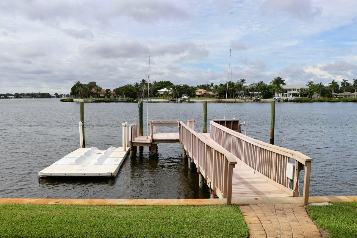 RIVERSIDE ON THE LOXAHATC - Residential