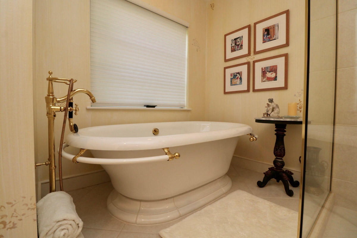 RIVERSIDE ON THE LOXAHATC - Residential