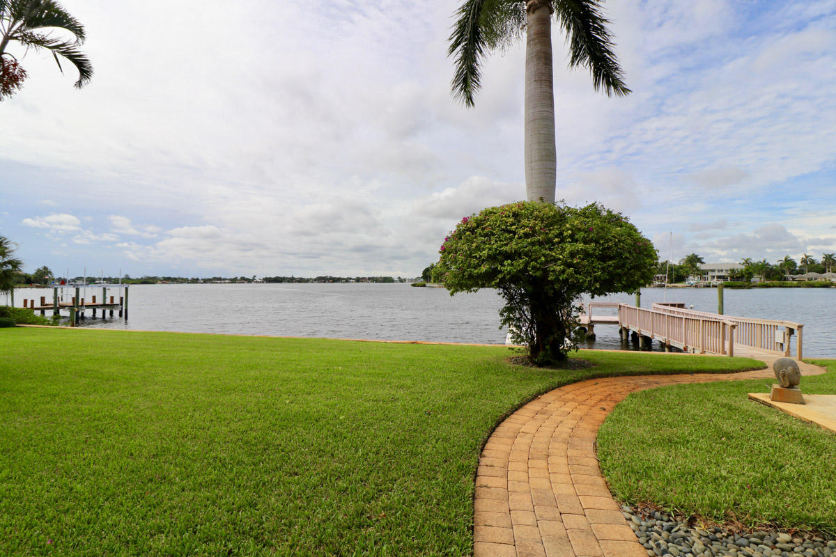 RIVERSIDE ON THE LOXAHATC - Residential