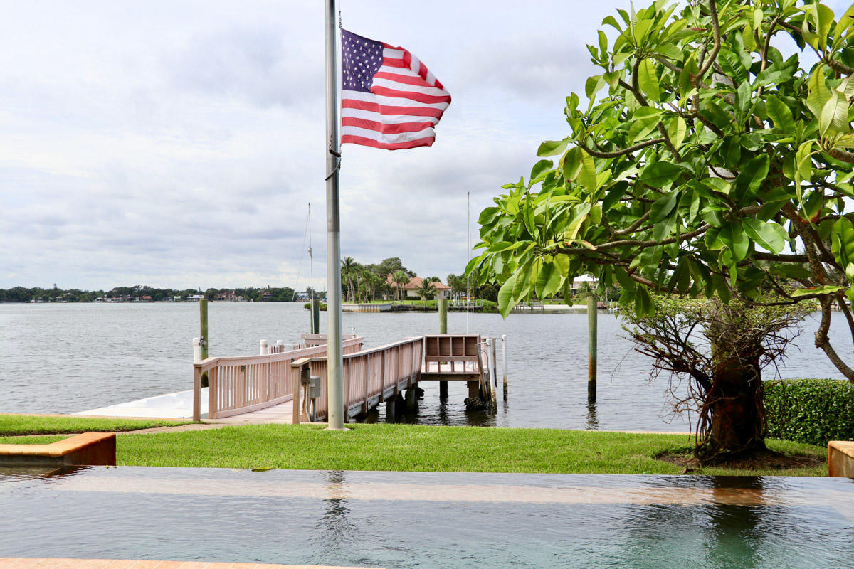 RIVERSIDE ON THE LOXAHATC - Residential