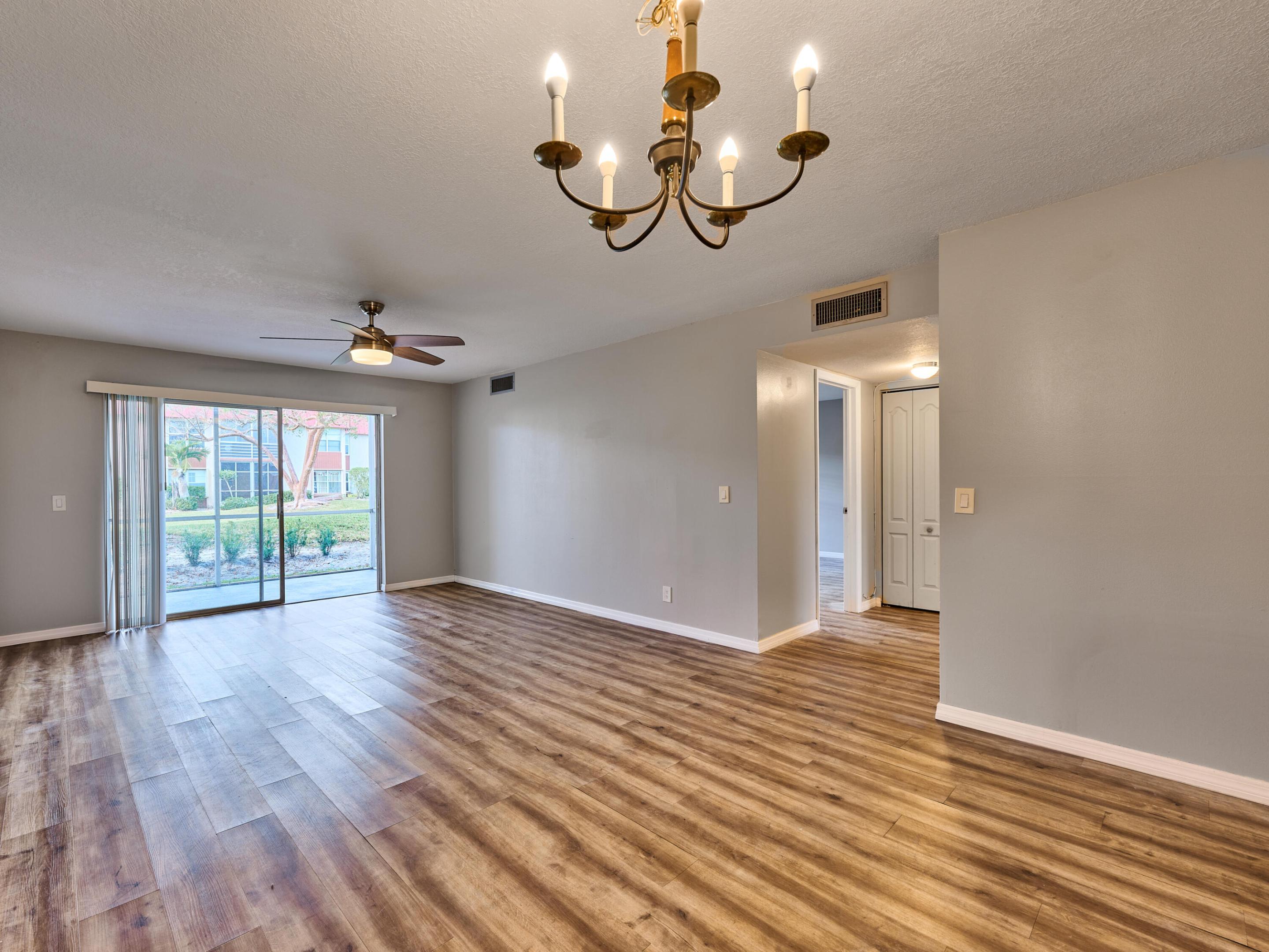 12021 W Greenway Drive 105, Royal Palm Beach, FL, 33411/$139,900 3 12021 W Greenway Drive 105