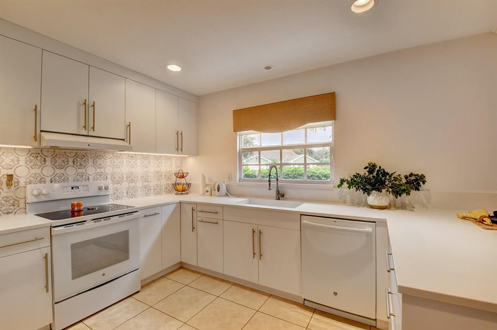 DELRAY DUNES - Residential