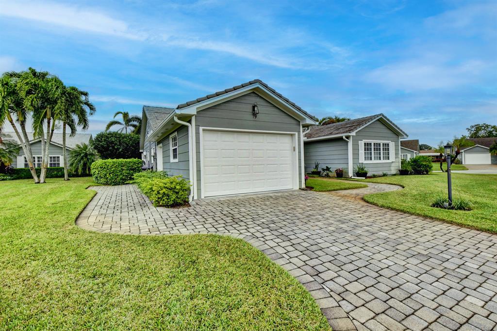 DELRAY DUNES - Residential