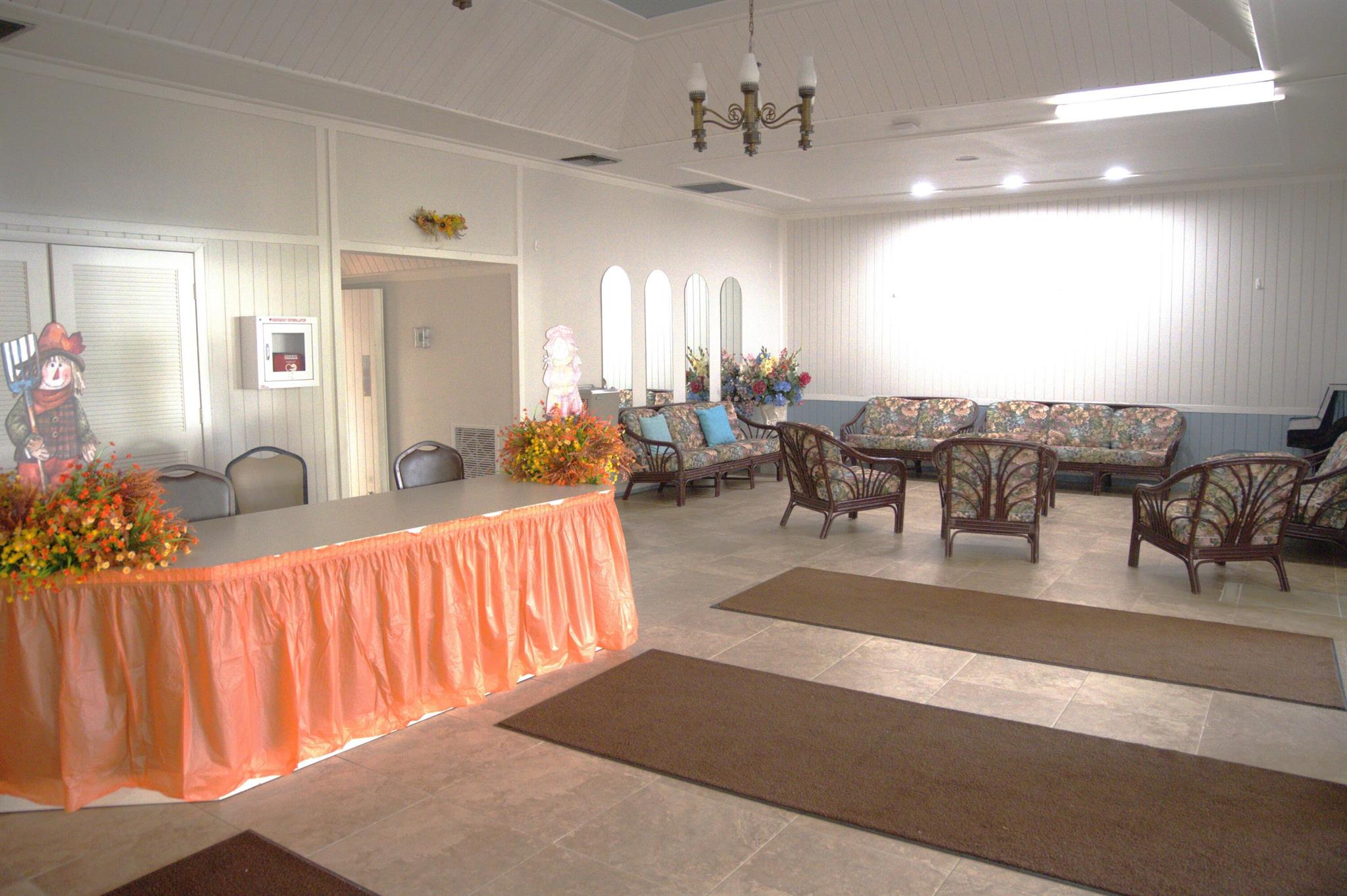 GOLDEN LAKES VILLAGE COND - Residential Lease