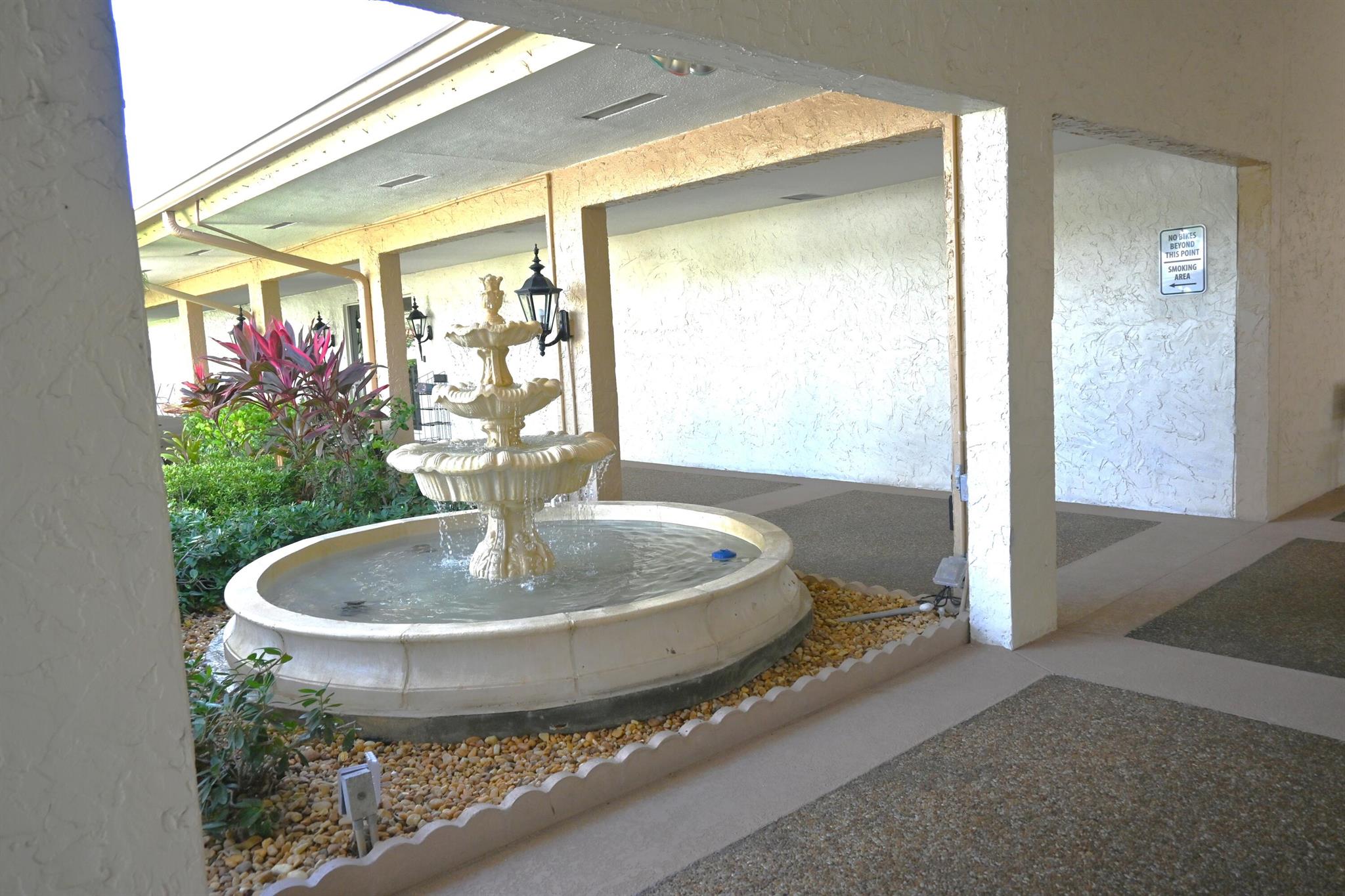 GOLDEN LAKES VILLAGE COND - Residential Lease