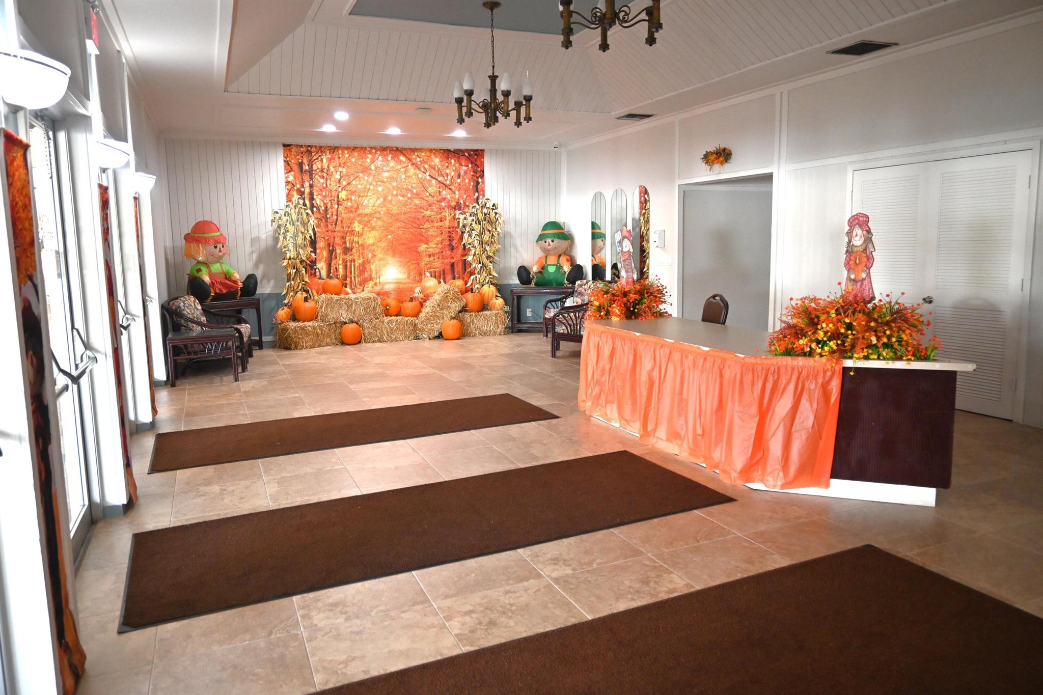 GOLDEN LAKES VILLAGE COND - Residential Lease