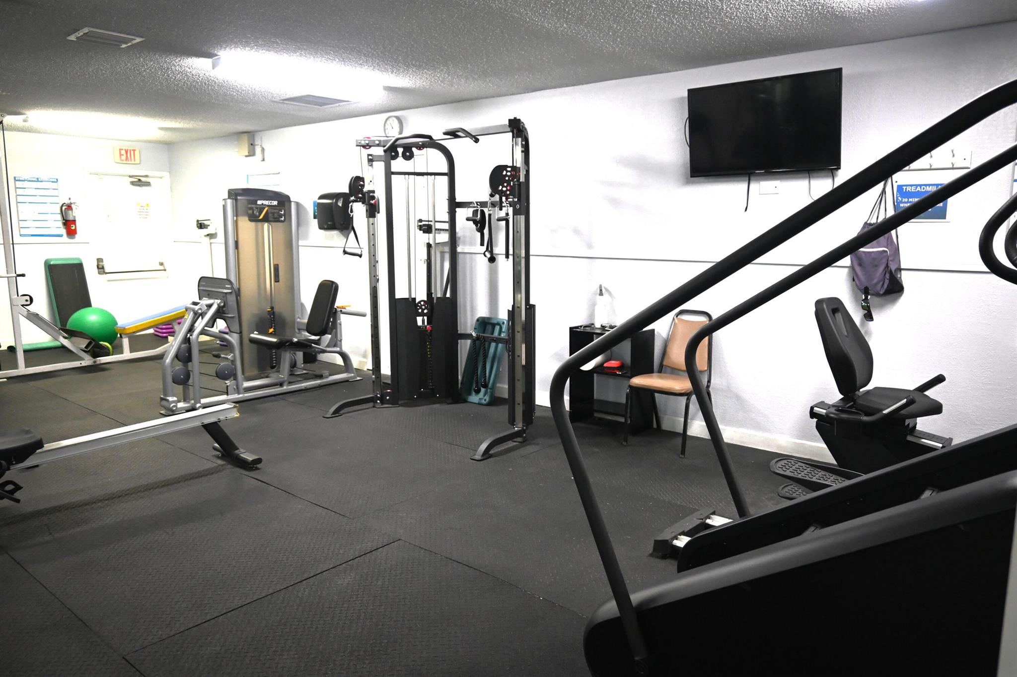 GOLDEN LAKES VILLAGE COND - Residential Lease