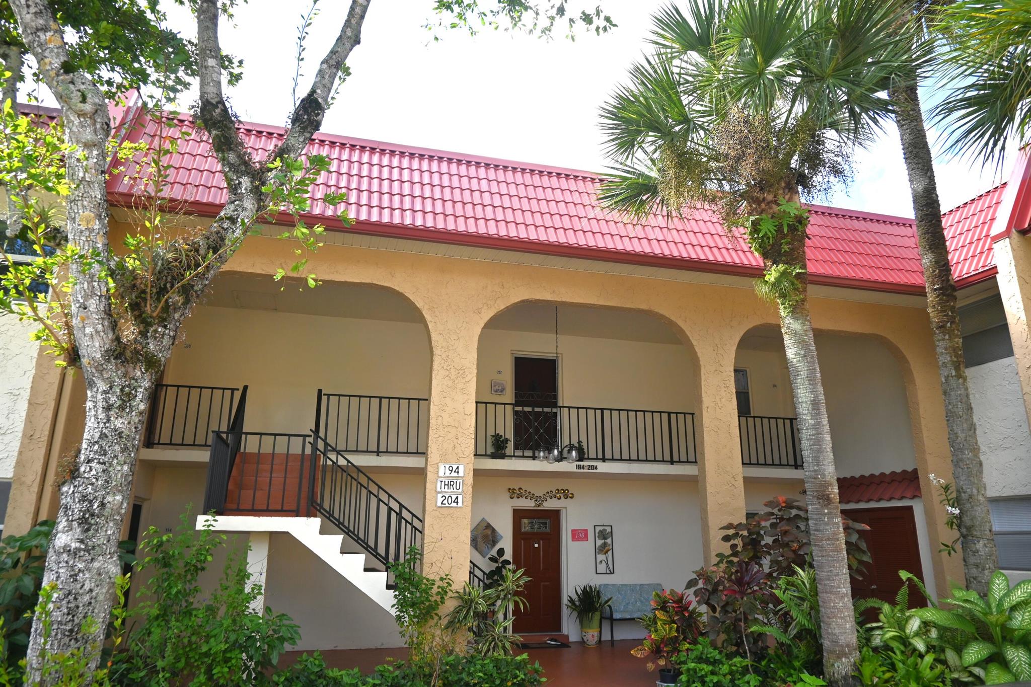 GOLDEN LAKES VILLAGE COND - Residential Lease