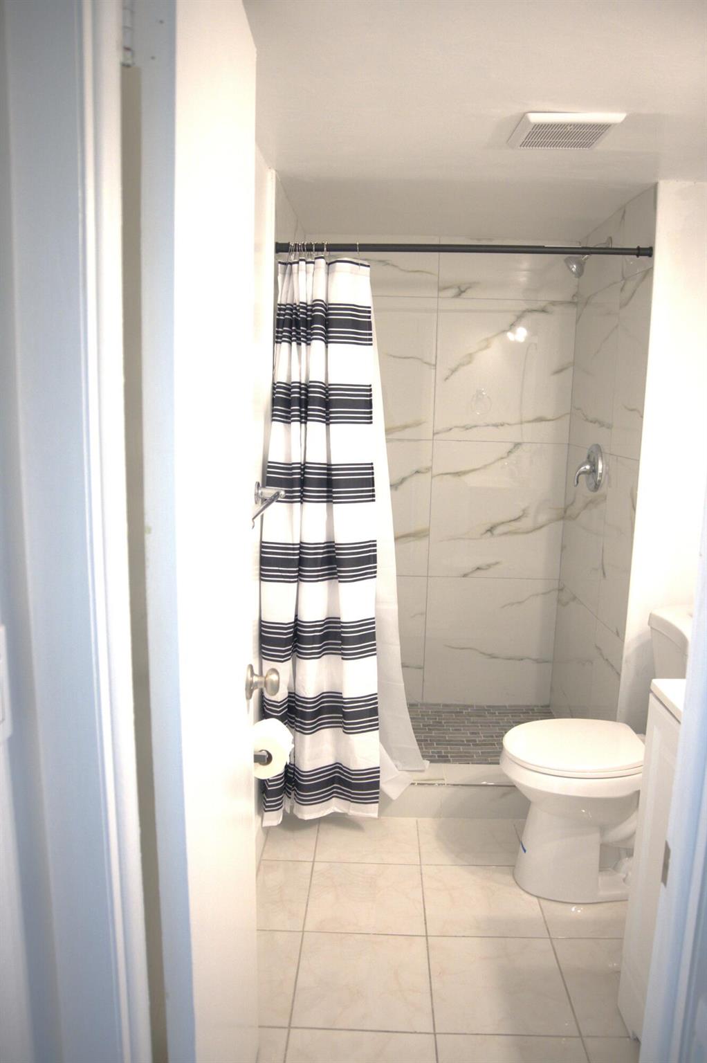 GOLDEN LAKES VILLAGE COND - Residential Lease