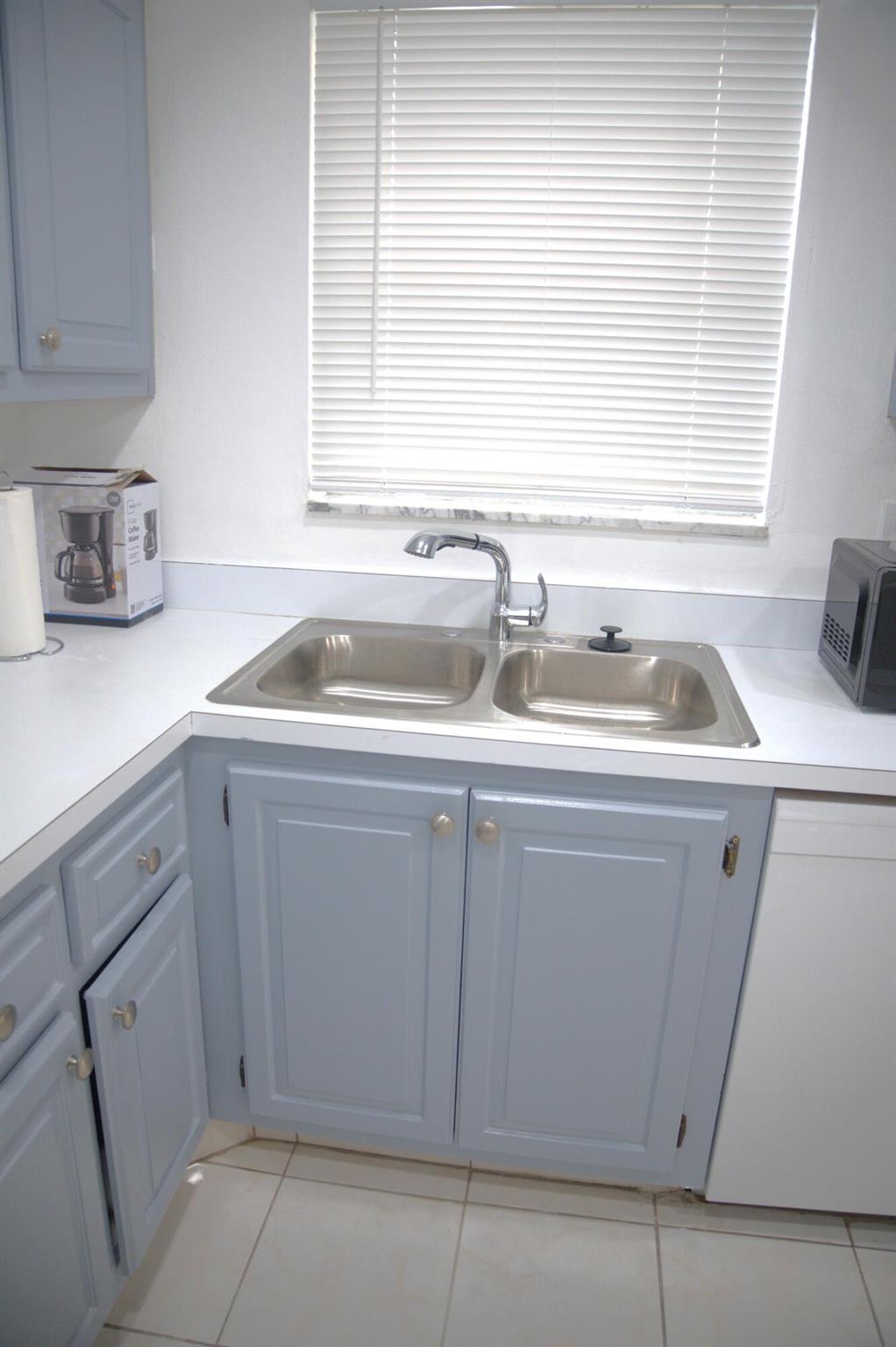 GOLDEN LAKES VILLAGE COND - Residential Lease
