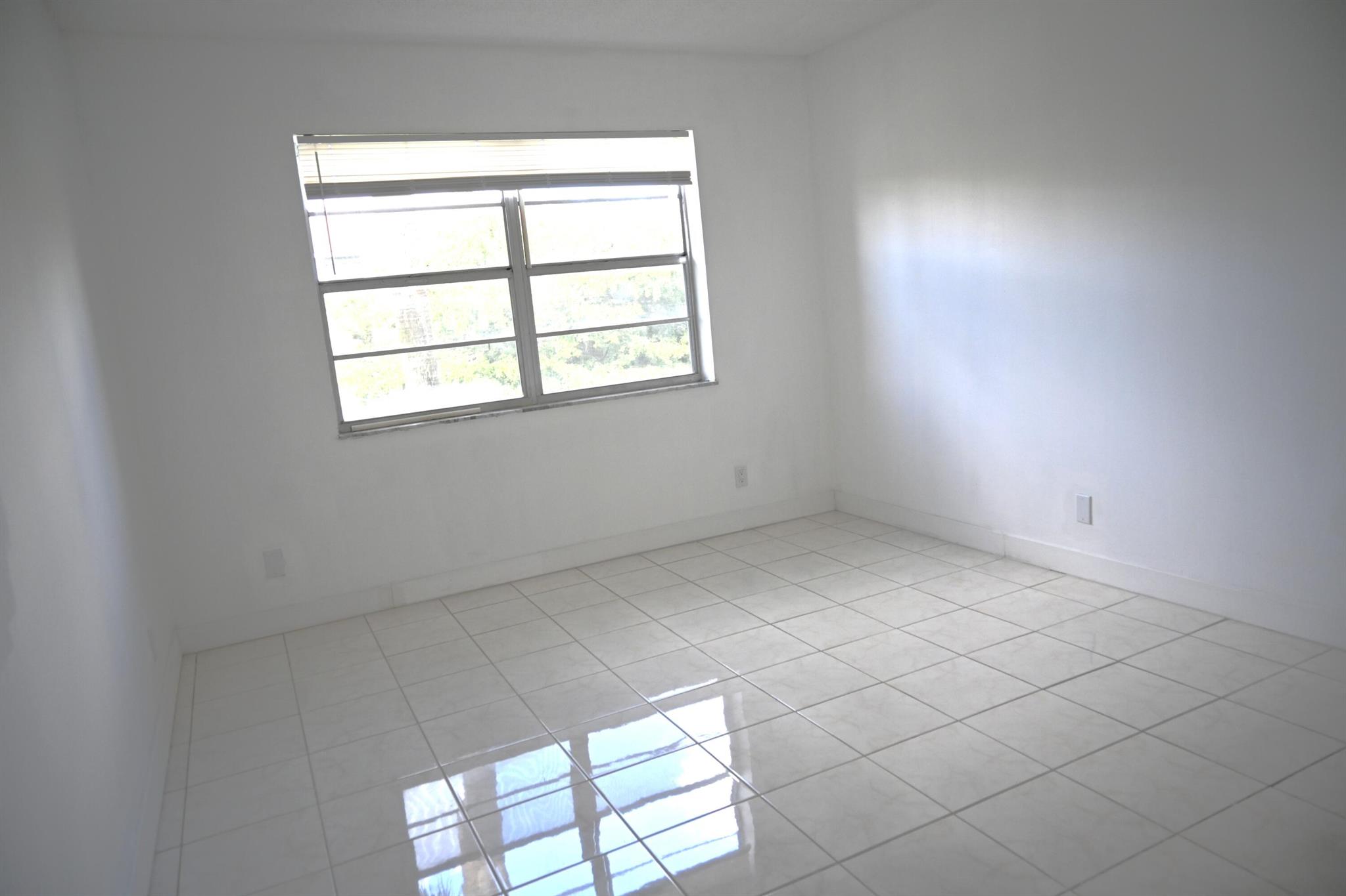 GOLDEN LAKES VILLAGE COND - Residential Lease