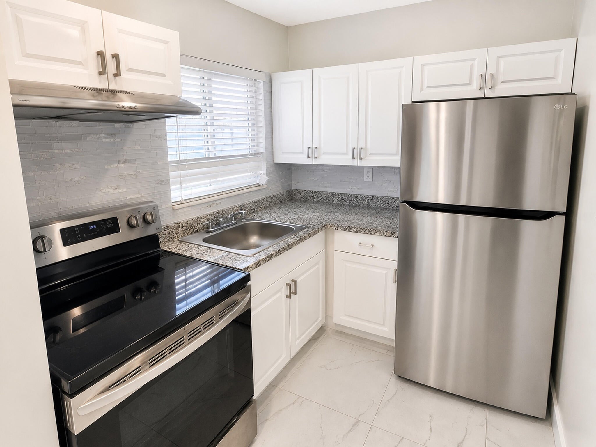 1115 Lake Terrace 208