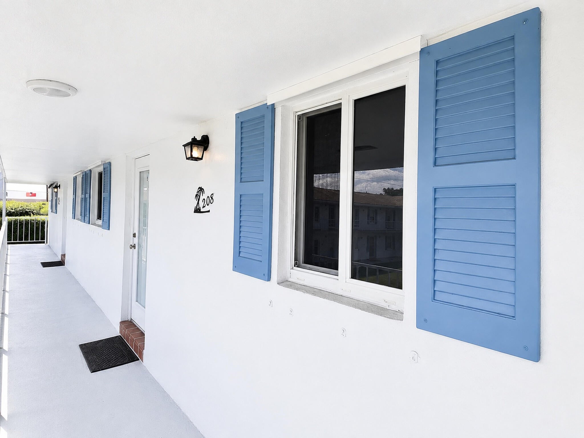 1115 Lake Terrace 208