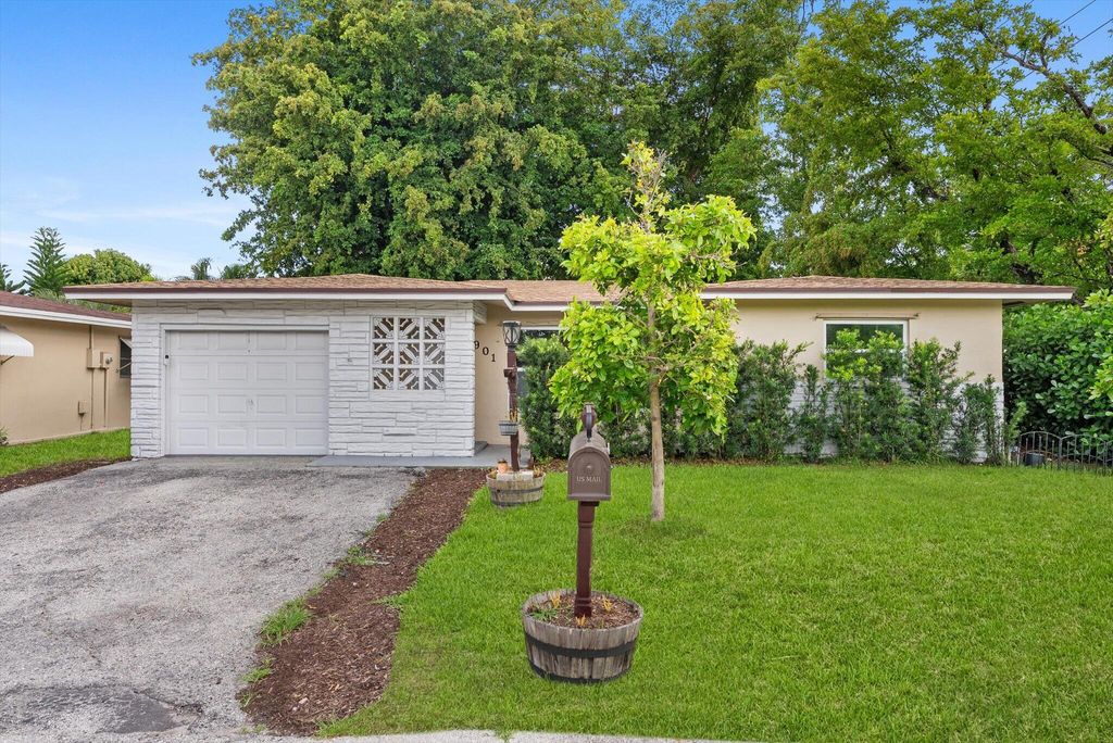 Photo of 901 NW 49th Street, Deerfield Beach, FL 33064 (MLS # B26030118)