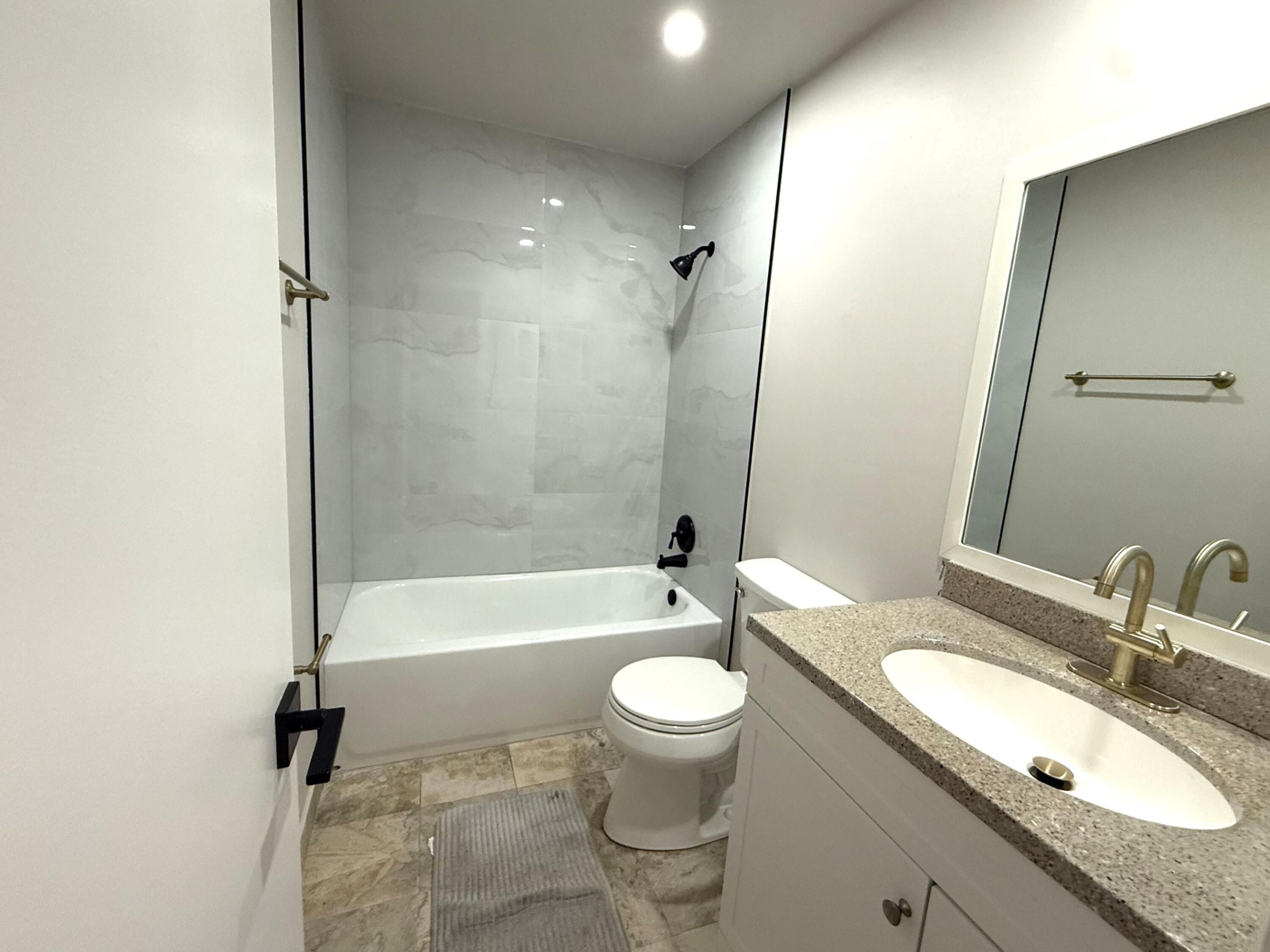 OAKWOOD ON THE GREEN CONDO - Residential