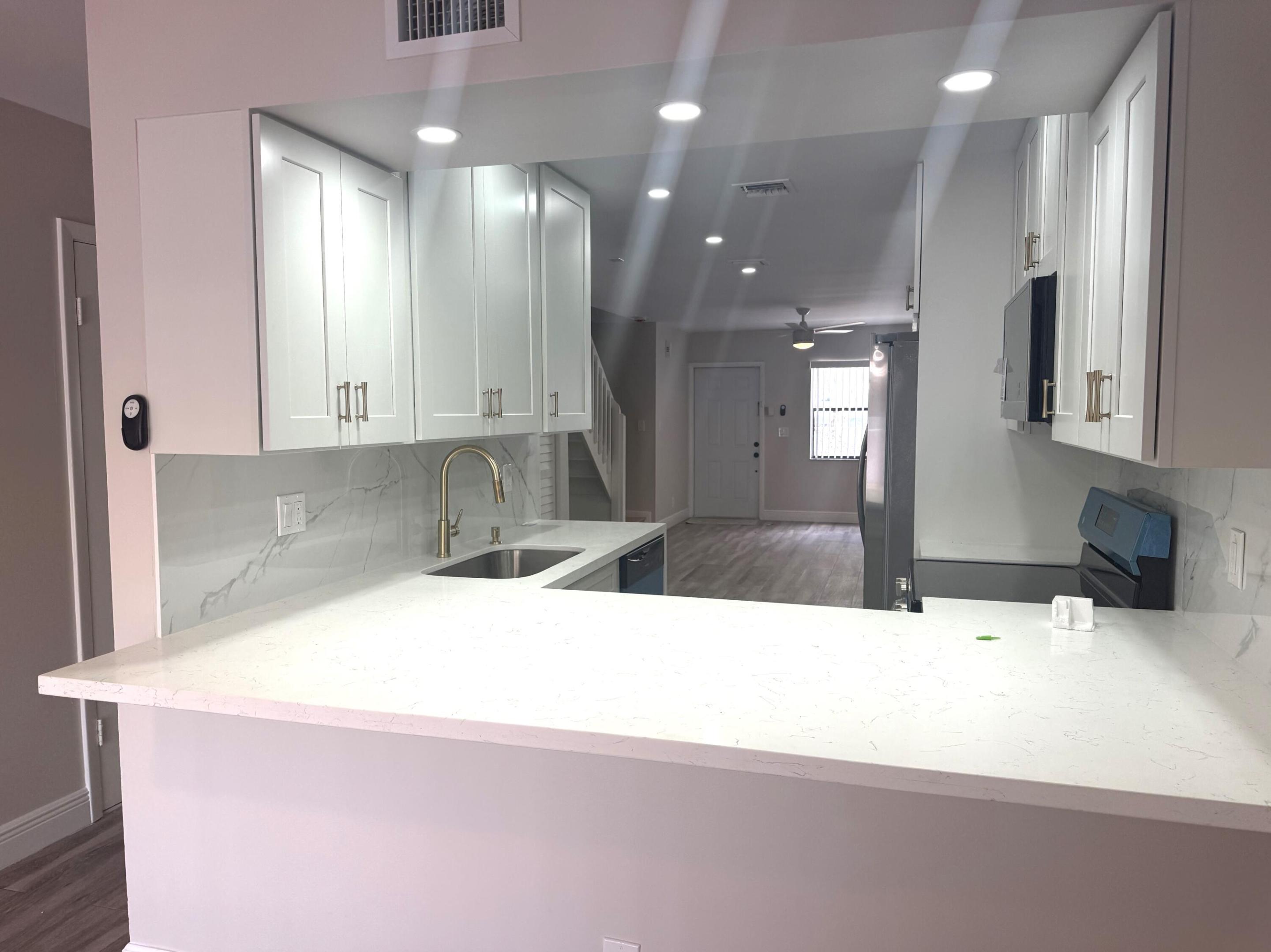 9793 Riverside Drive 59-4, Coral Springs, FL, 33071/$329,900 3 9793 Riverside Drive 59-4