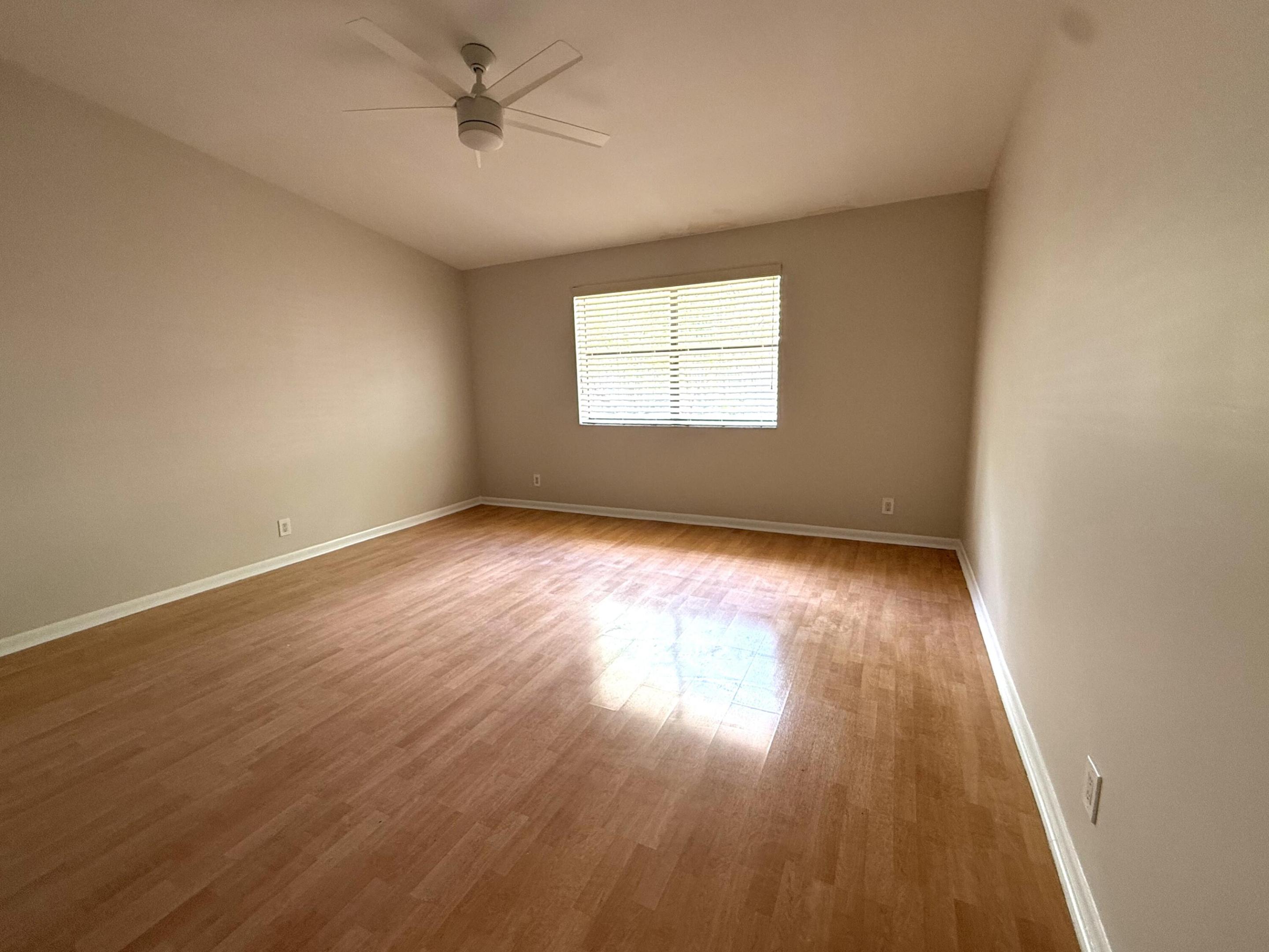 OAKWOOD ON THE GREEN CONDO - Residential