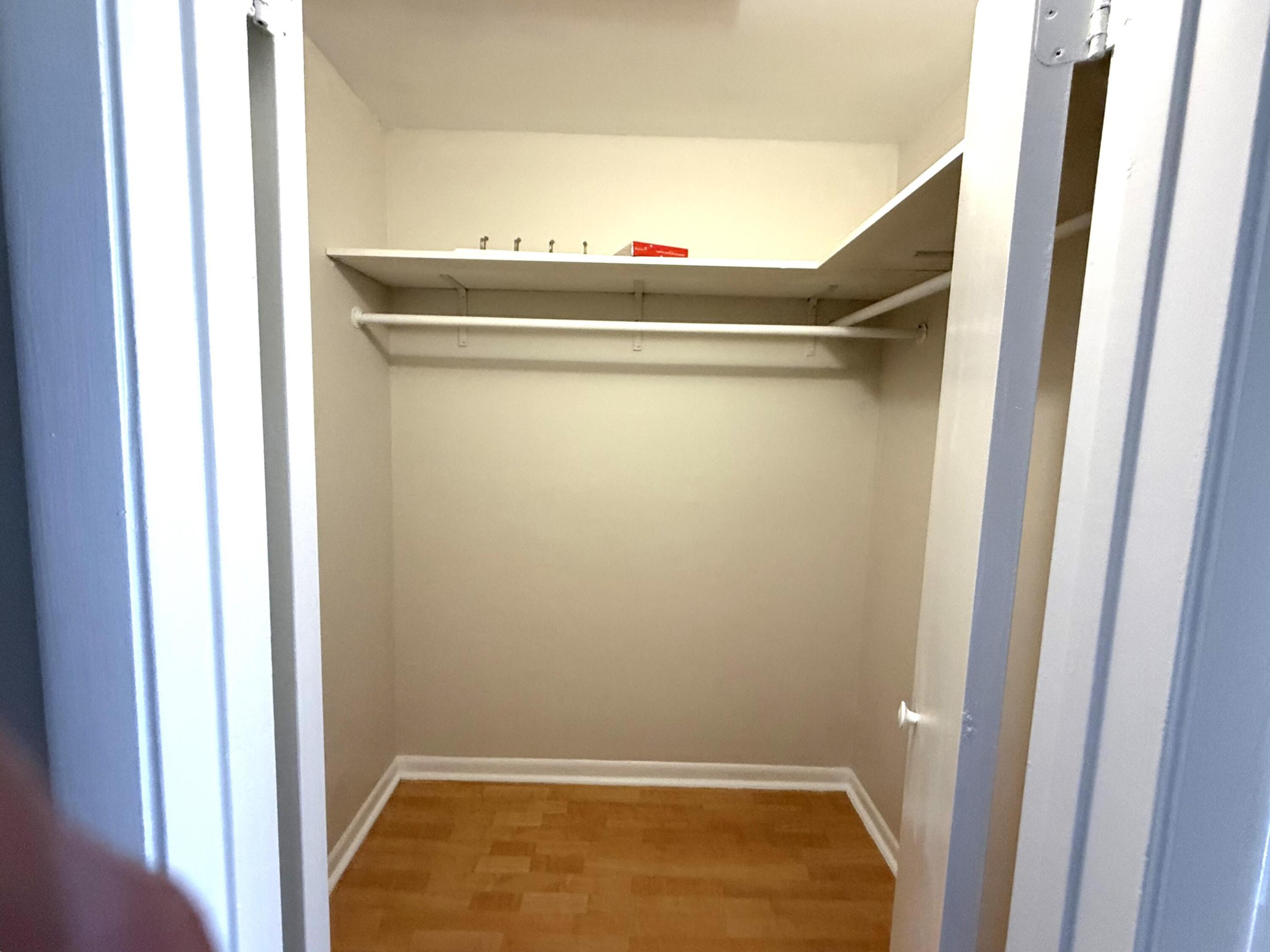 OAKWOOD ON THE GREEN CONDO - Residential