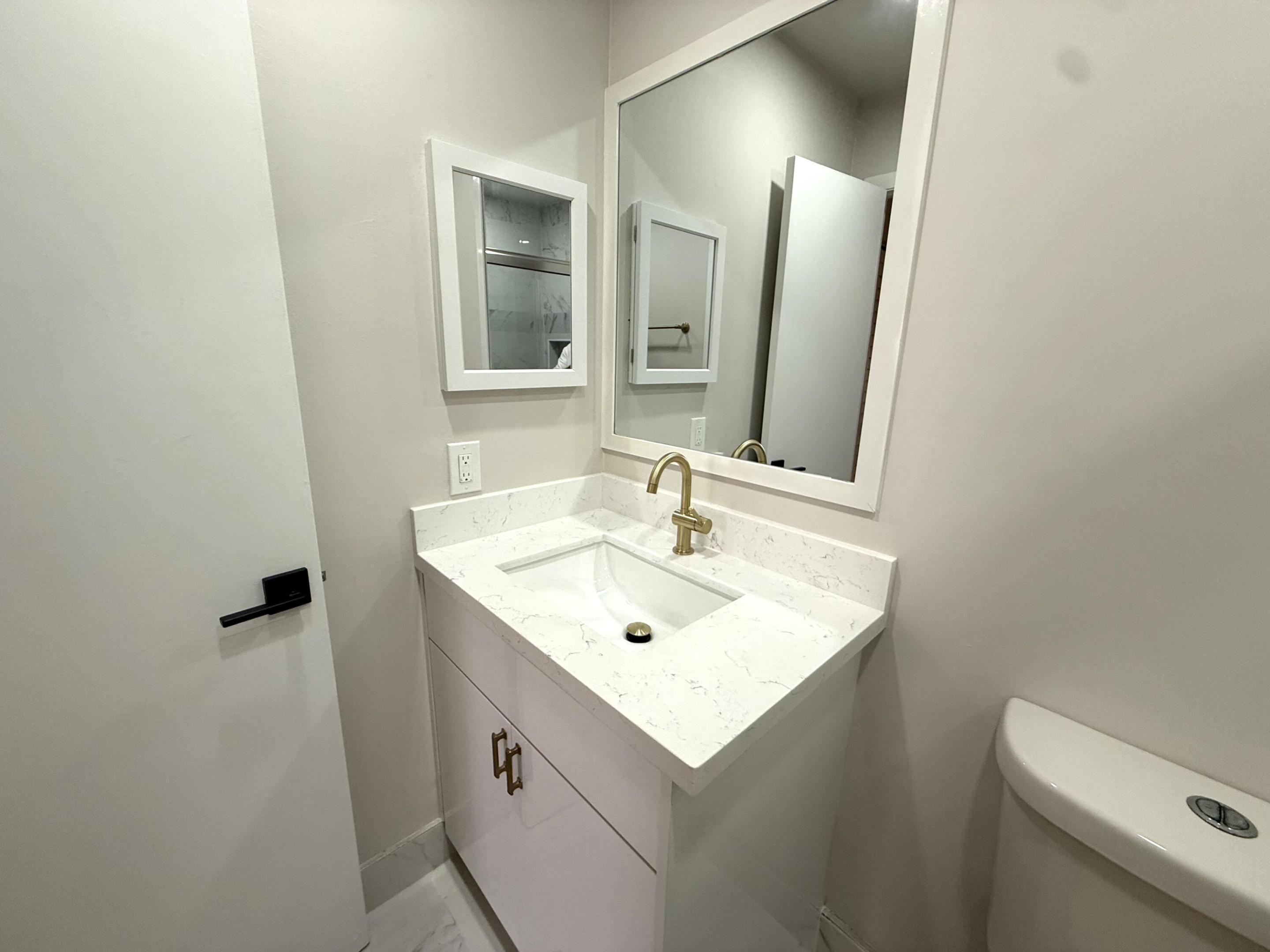 OAKWOOD ON THE GREEN CONDO - Residential