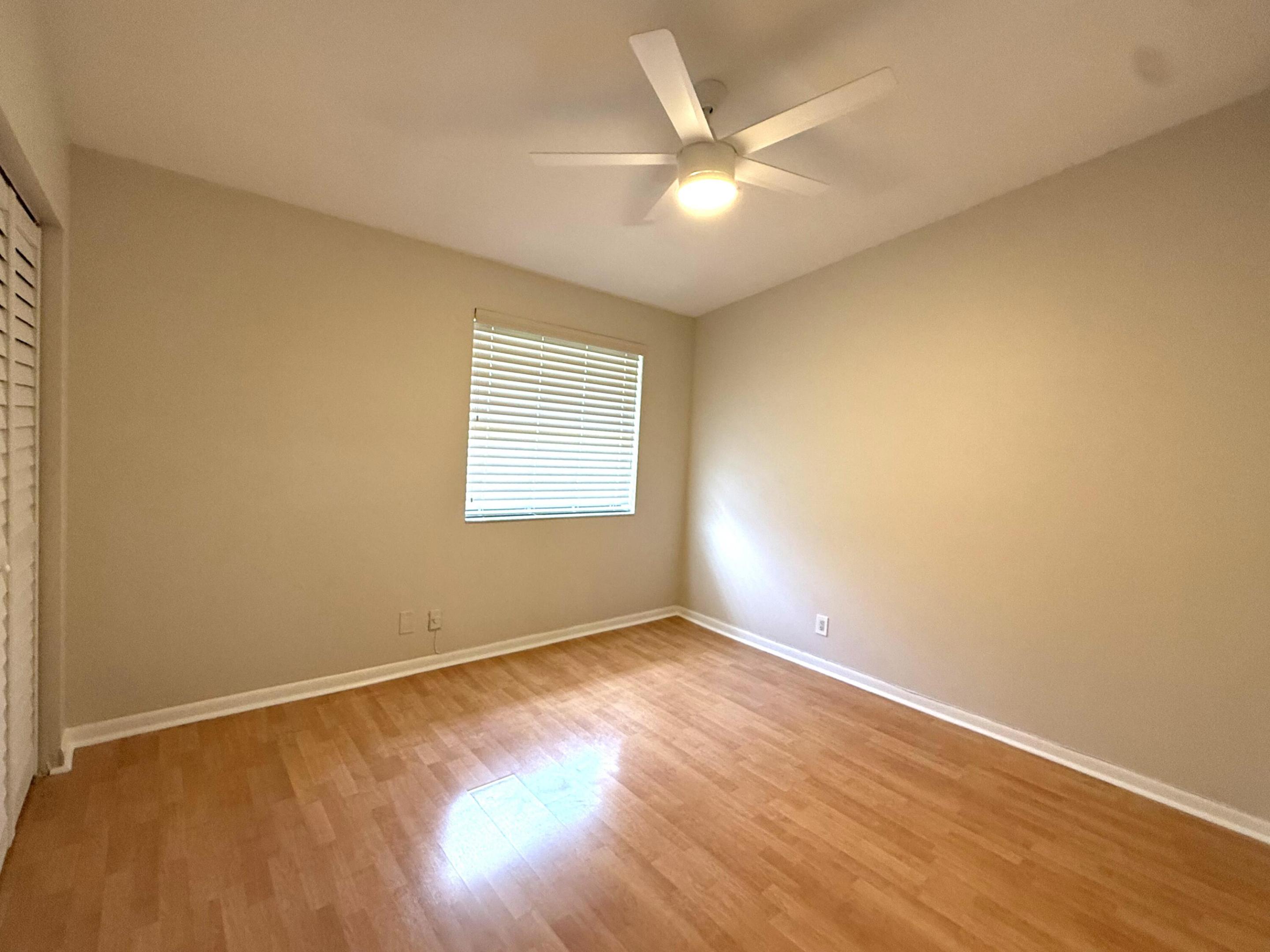 OAKWOOD ON THE GREEN CONDO - Residential