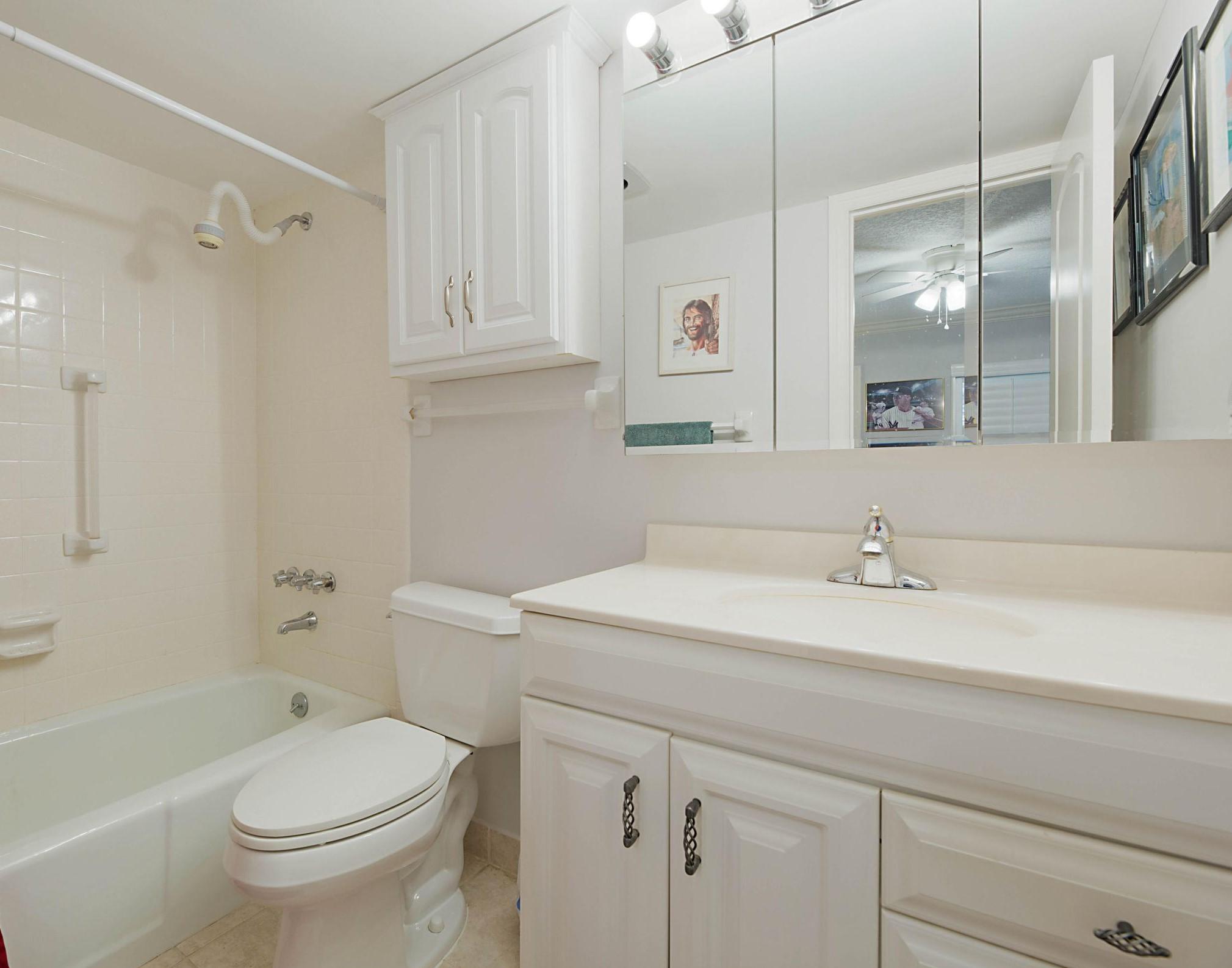 TEQUESTA GARDEN CONDO 2 - Residential