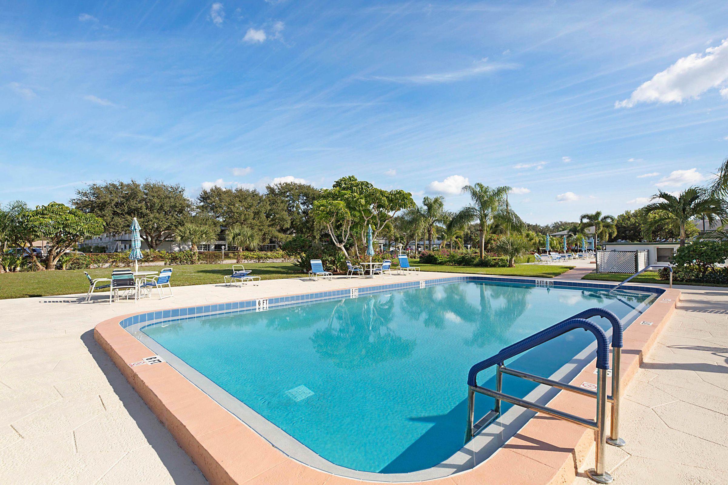 TEQUESTA GARDEN CONDO 2 - Residential