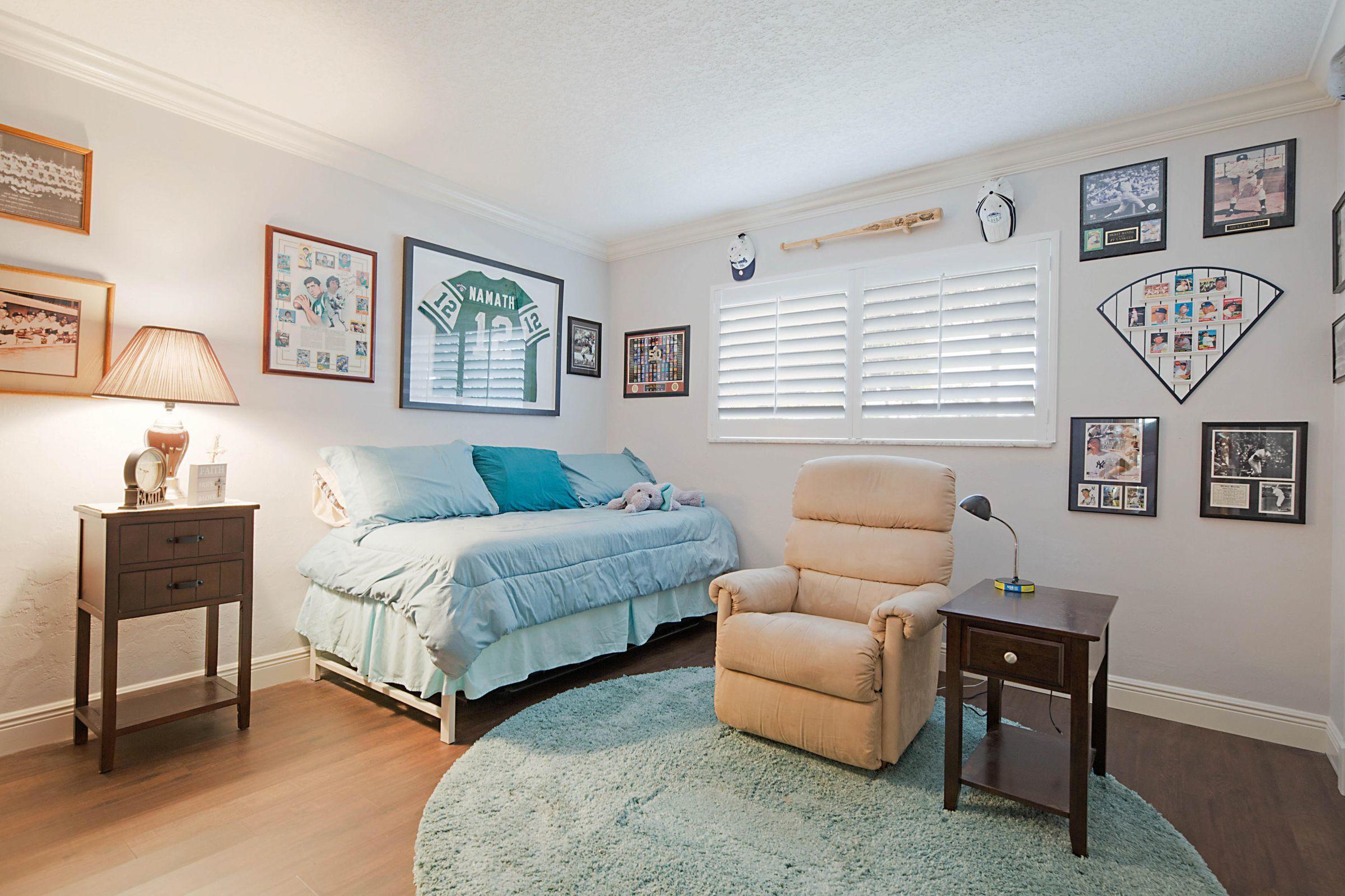 TEQUESTA GARDEN CONDO 2 - Residential