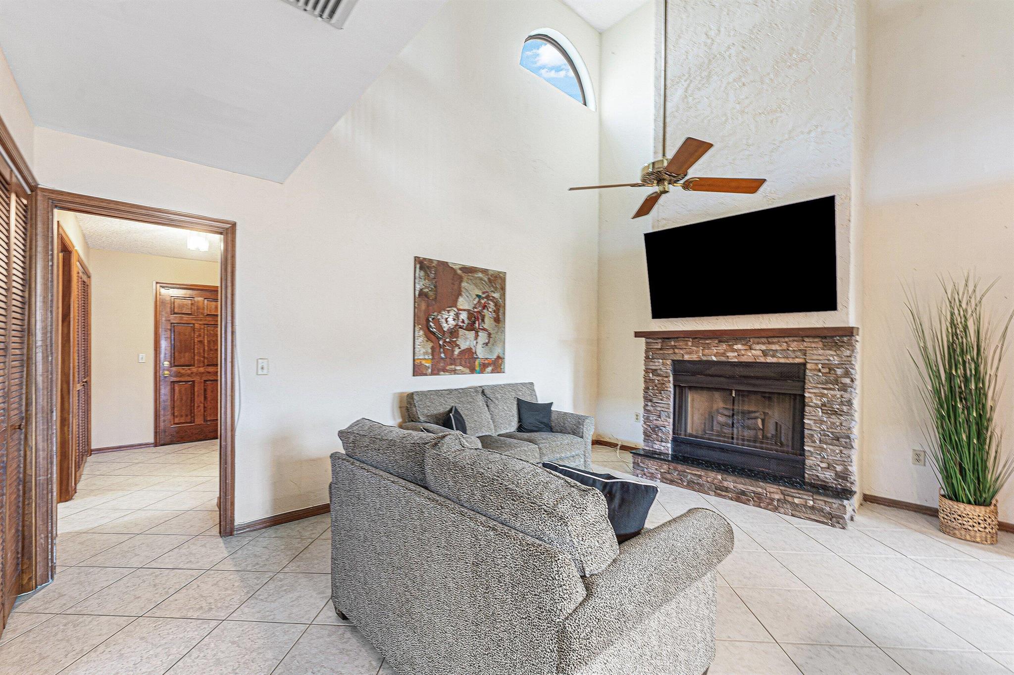 VILLA D'ESTE Deer Creek - Residential