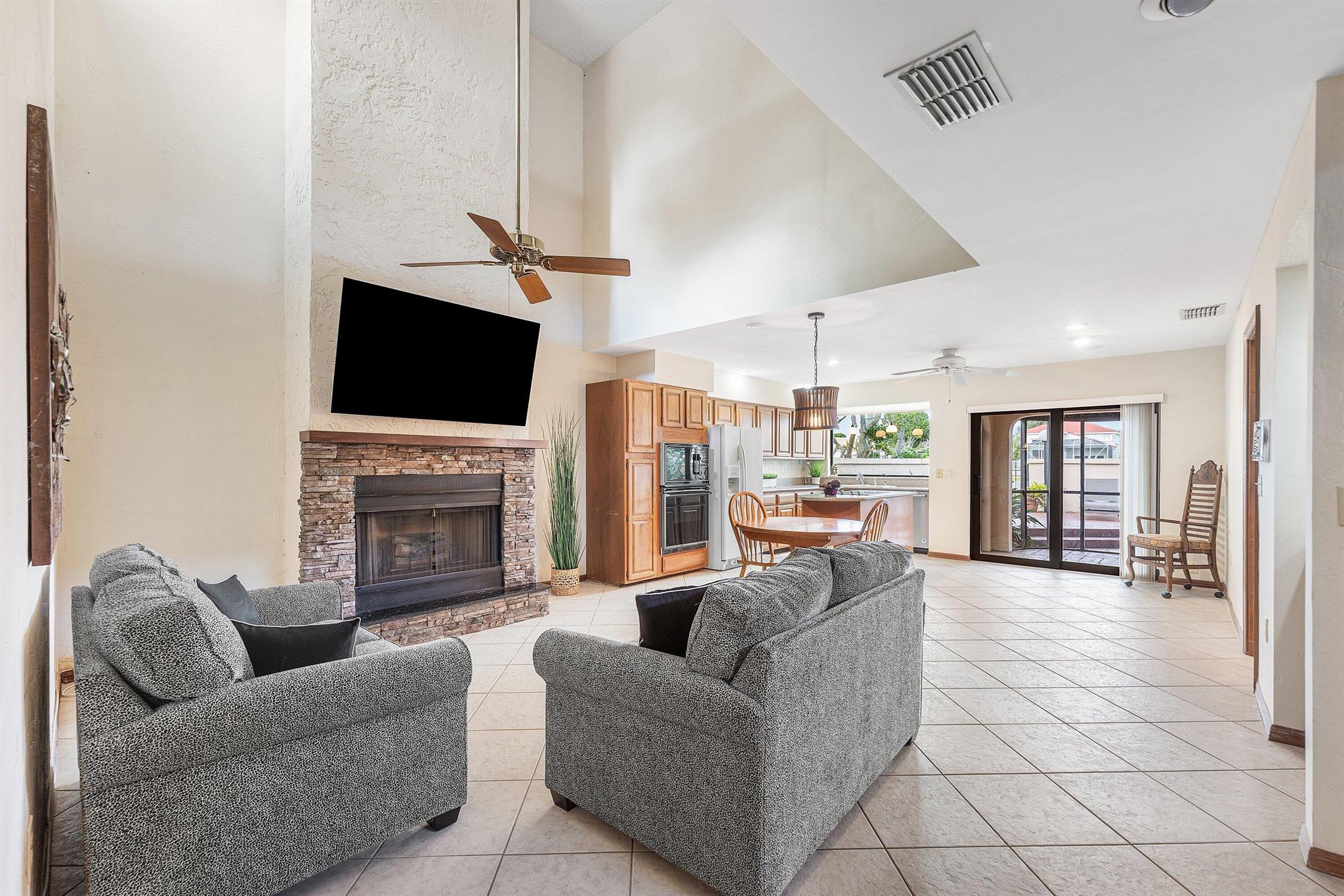 VILLA D'ESTE Deer Creek - Residential